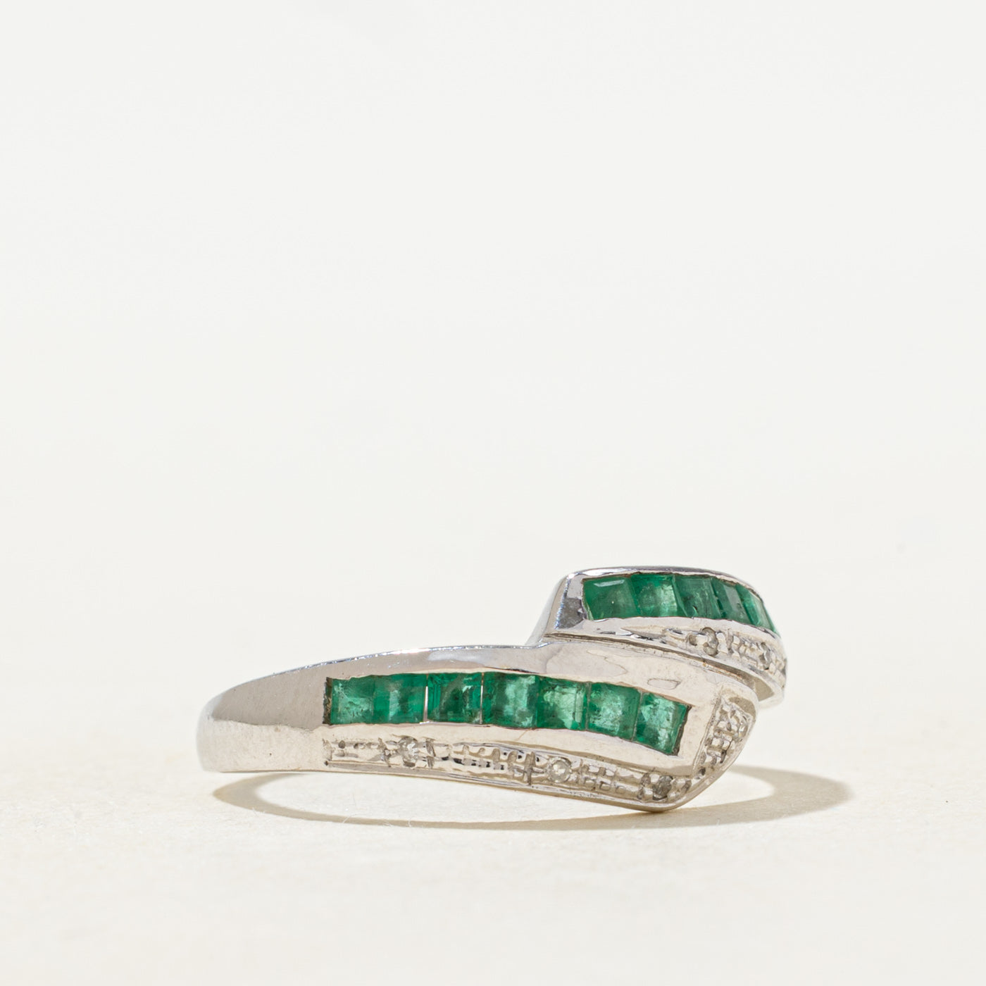 Bague sertie d'émeraudes et de diamants | Taille 6.0