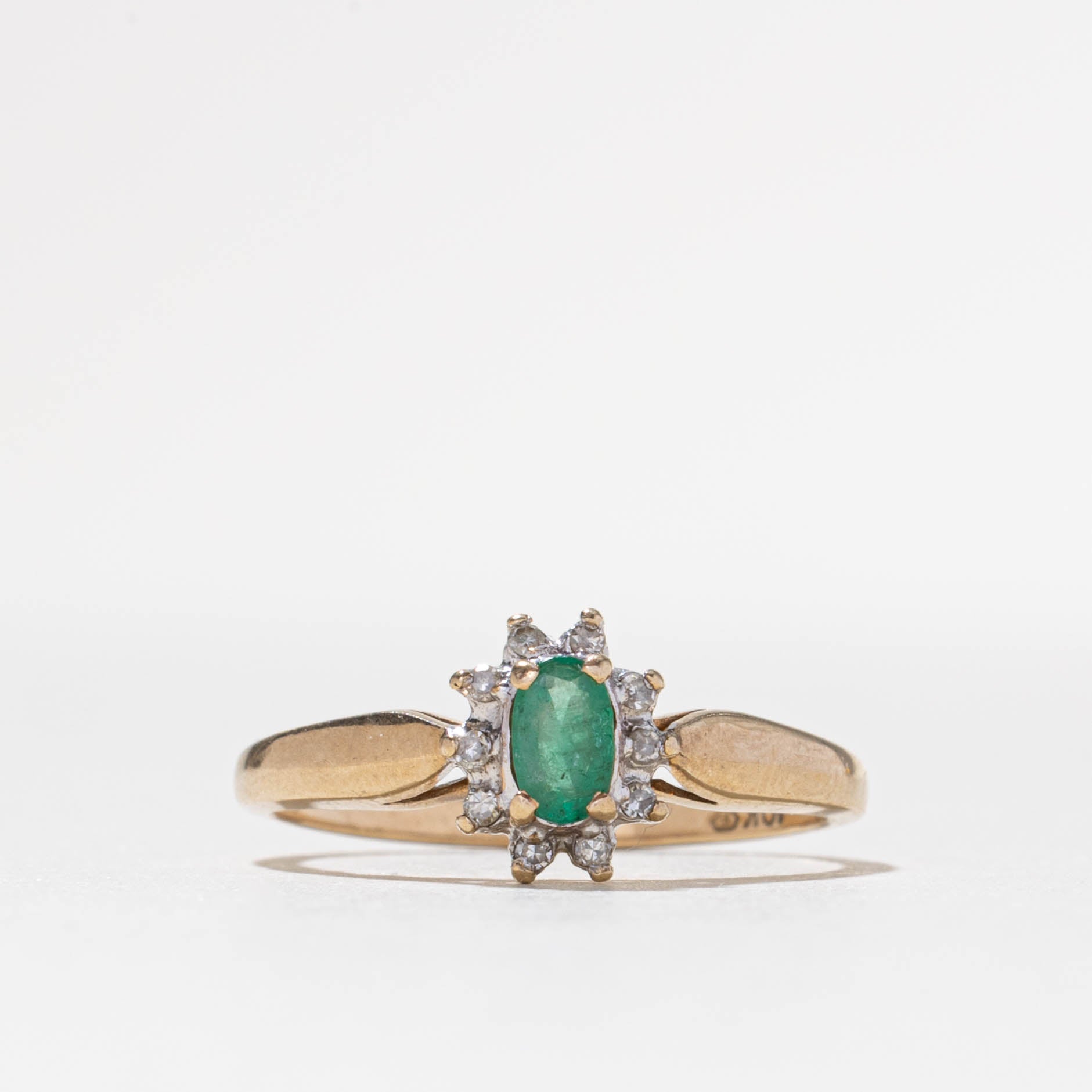 10k Oval Cut Emerald & Diamond Petal Halo Ring | SZ 7