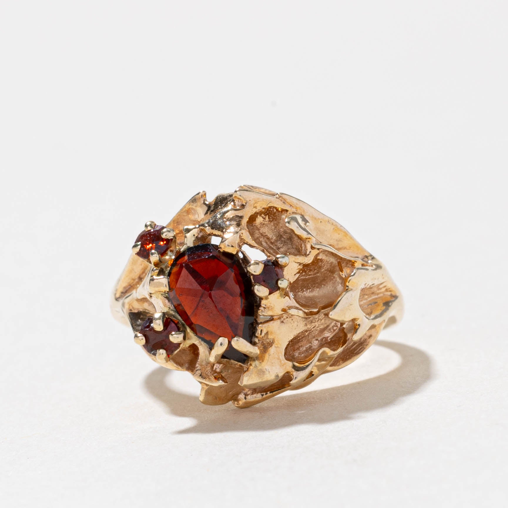 14k Garnet Abstract Cocktail Ring | 0.90ctw | SZ 5.25