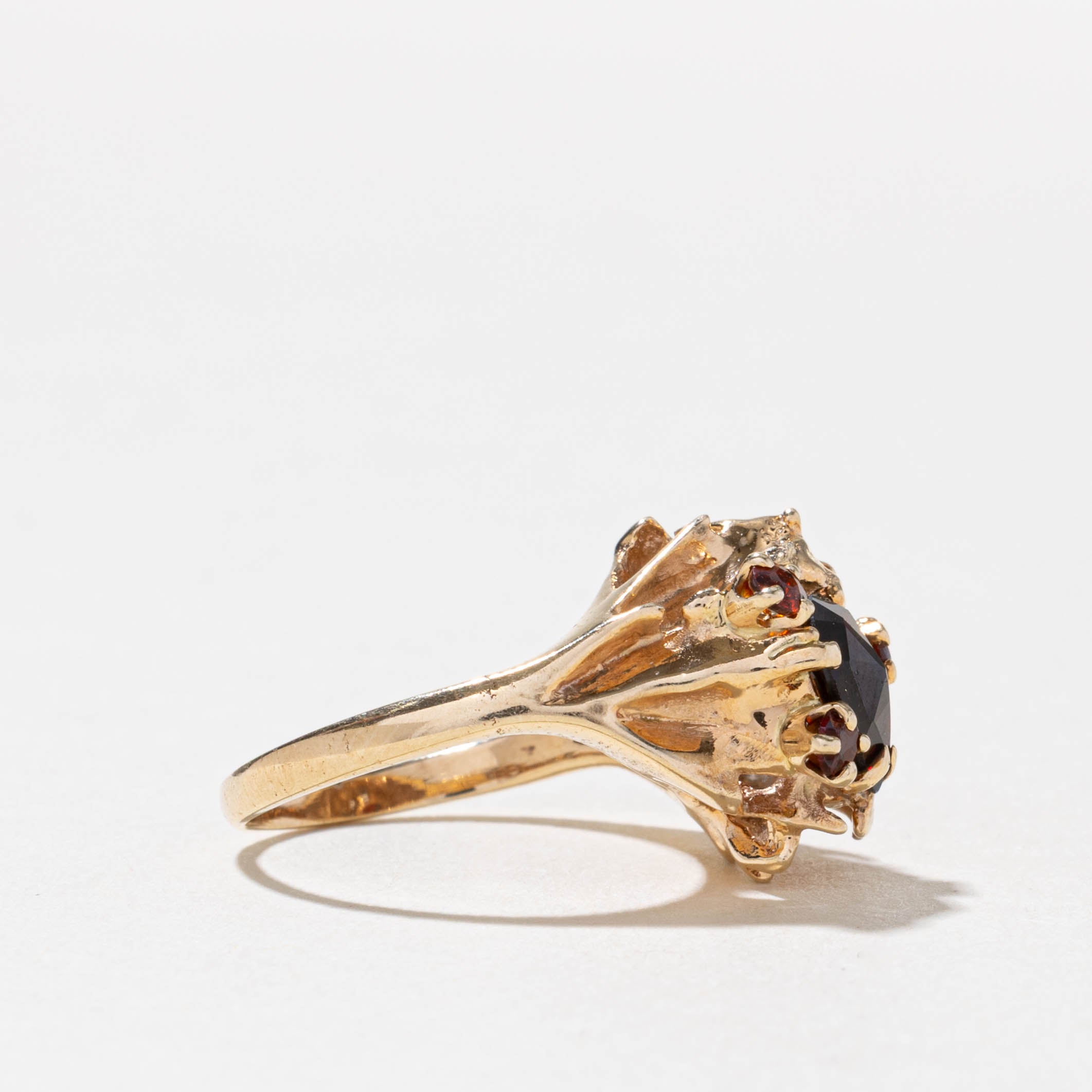 14k Garnet Abstract Cocktail Ring | 0.90ctw | SZ 5.25