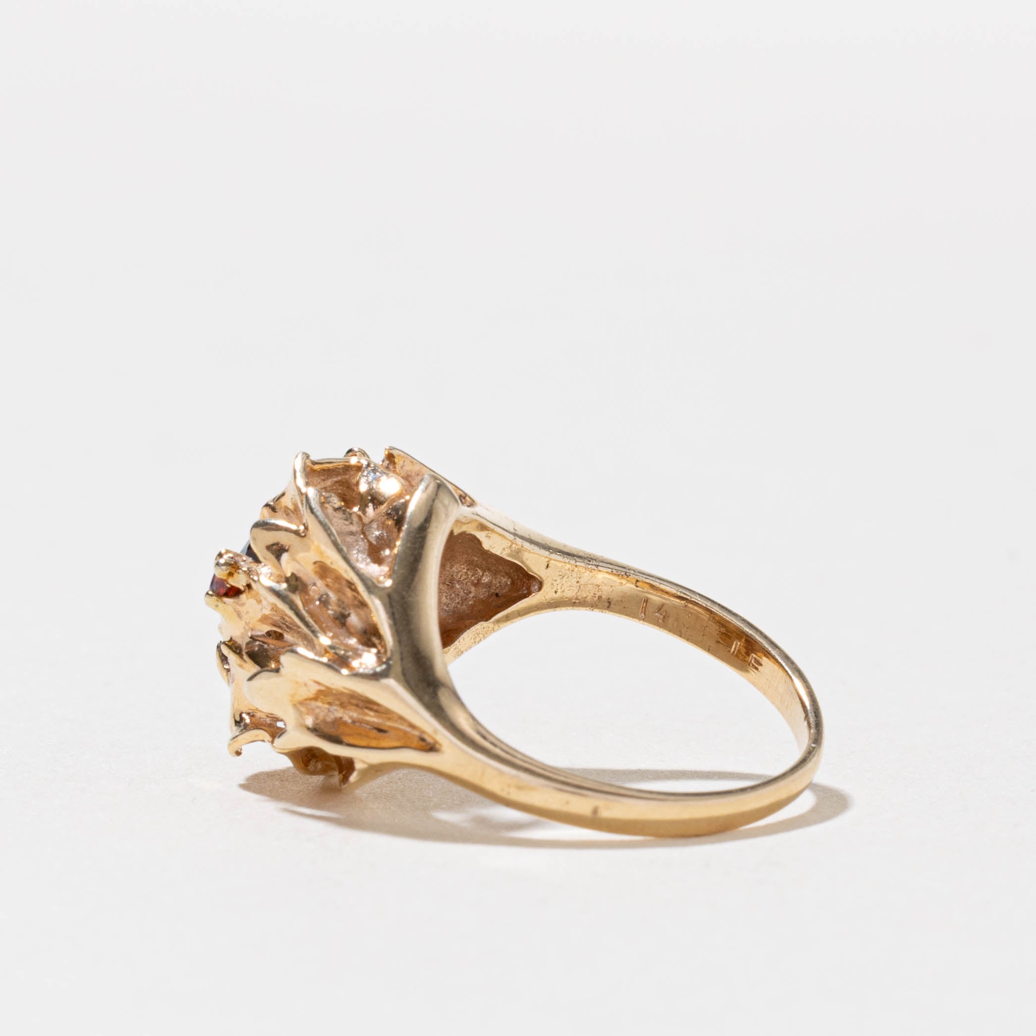 14k Garnet Abstract Cocktail Ring | 0.90ctw | SZ 5.25