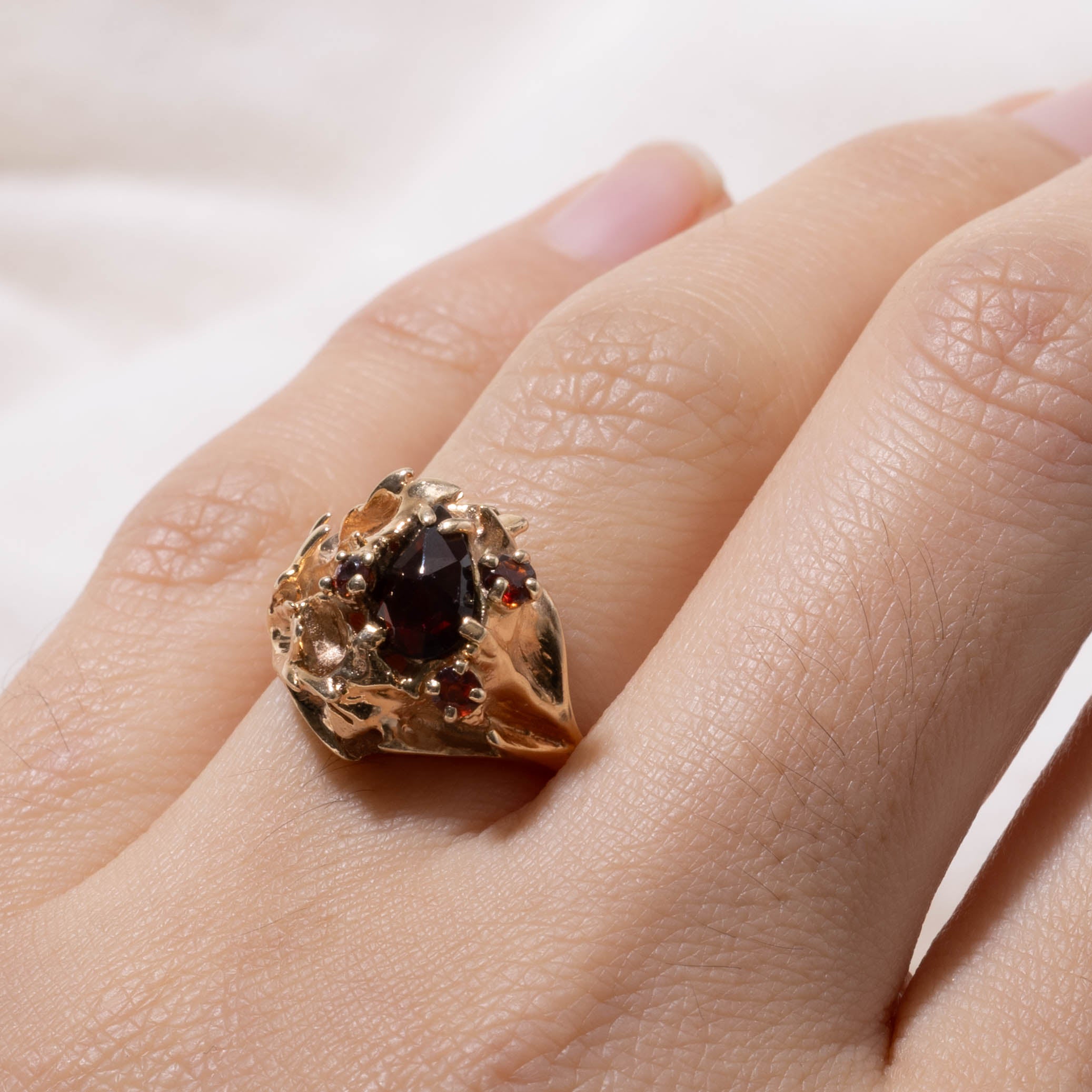 14k Garnet Abstract Cocktail Ring | 0.90ctw | SZ 5.25