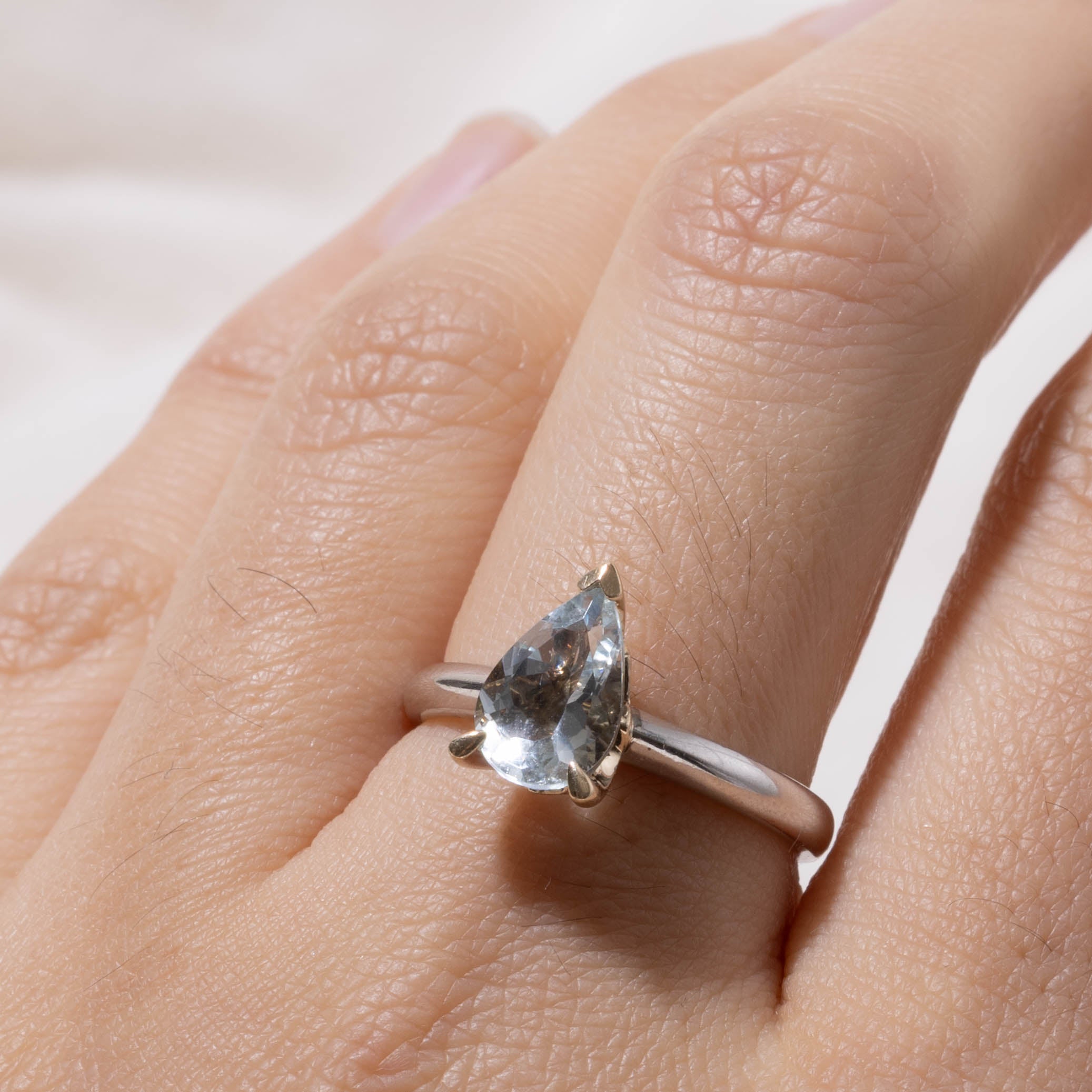 10k Pear Cut Solitaire Aquamarine Ring | 1.00ct | SZ 7.5