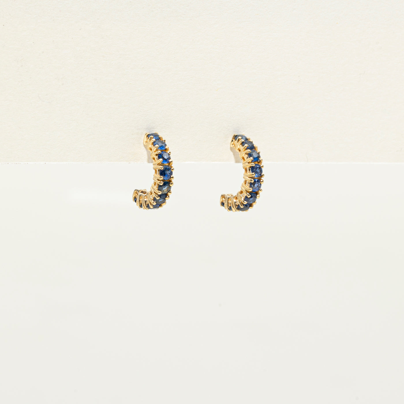 Boucles d'oreilles demi-huggie en saphir | 1,10 ct