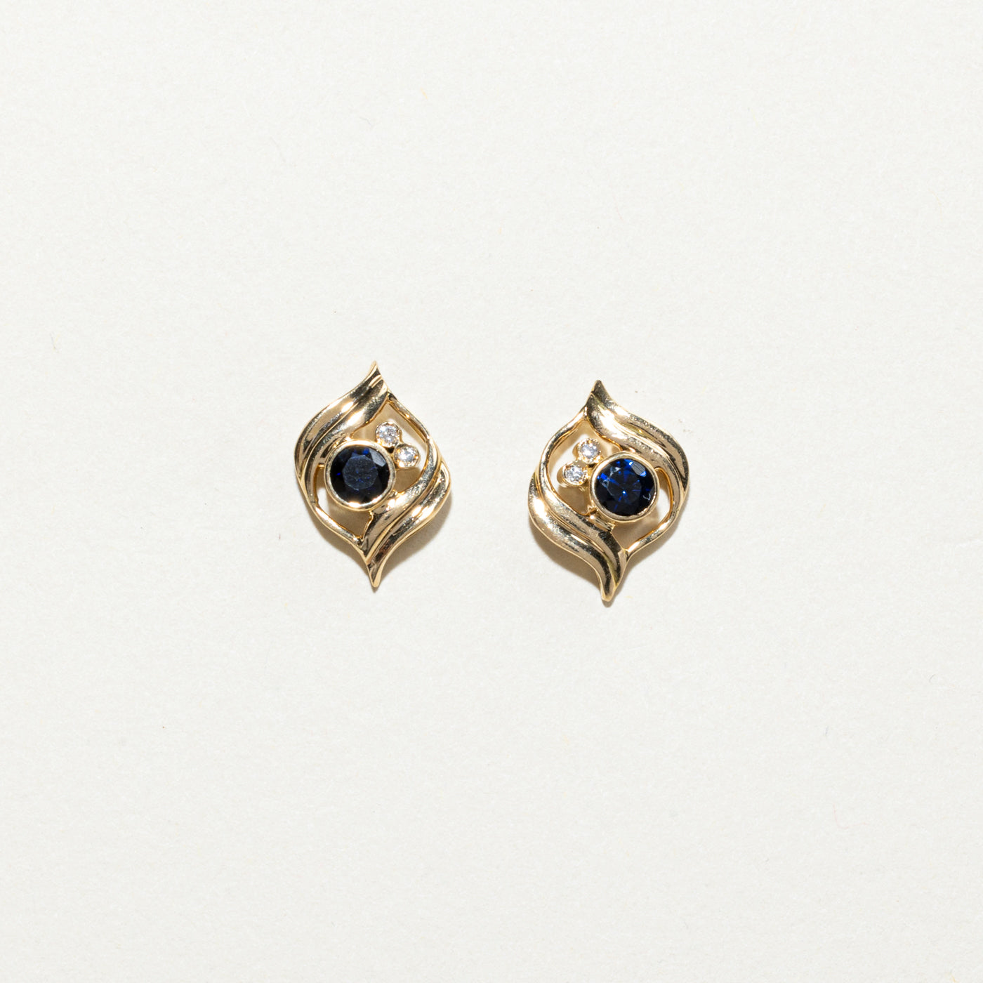Sapphire & Diamond Cluster Grooved Stud Earrings | 0.40ctw, 0.02ctw