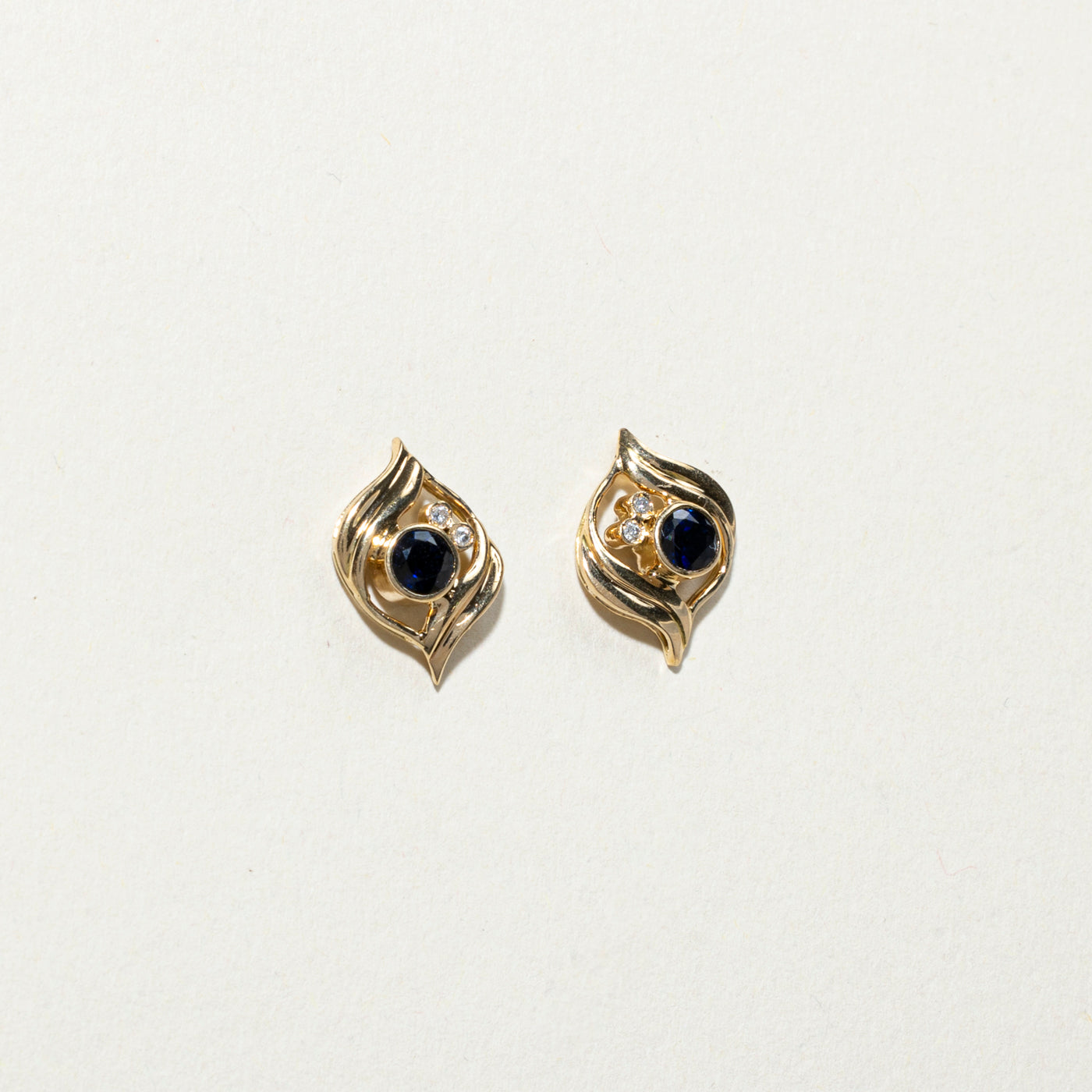 Sapphire & Diamond Cluster Grooved Stud Earrings | 0.40ctw, 0.02ctw