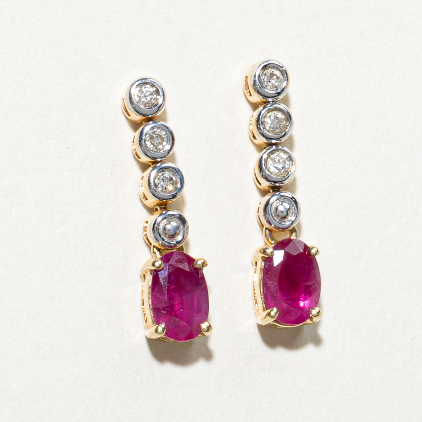 Boucles d'oreilles pendantes rubis et diamants | 0,60 ct, 0,09 ct