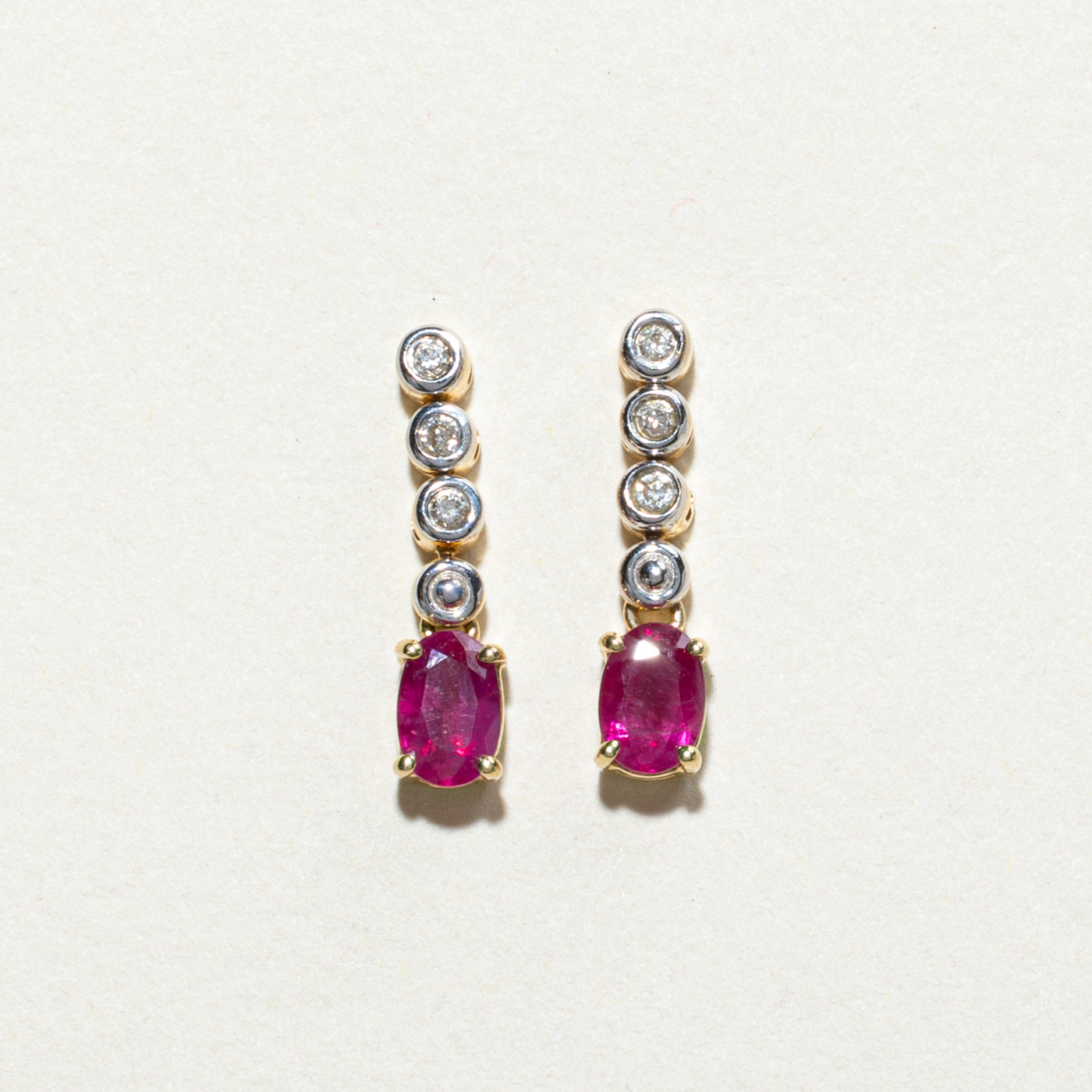 Boucles d'oreilles pendantes rubis et diamants | 0,60 ct, 0,09 ct