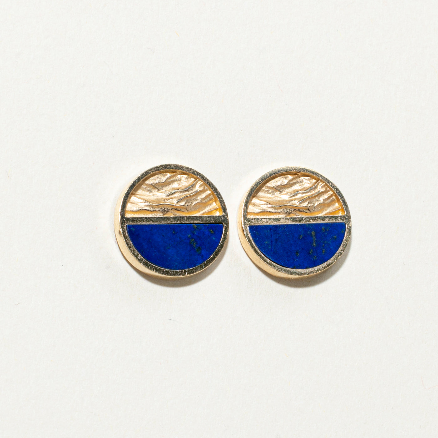 Boucles d'oreilles puces rondes en lapis-lazuli texturé | 2,00 ct