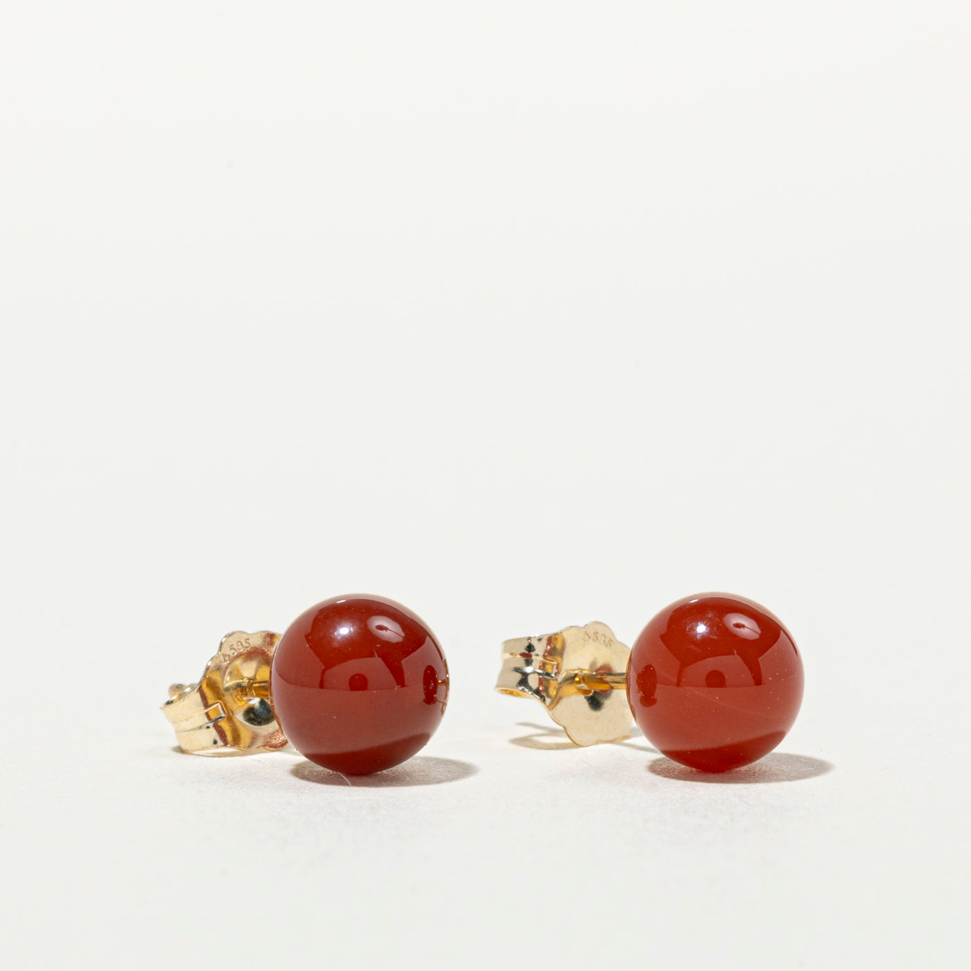 Boucles d'oreilles puces en cornaline sphérique | 3,00 ct