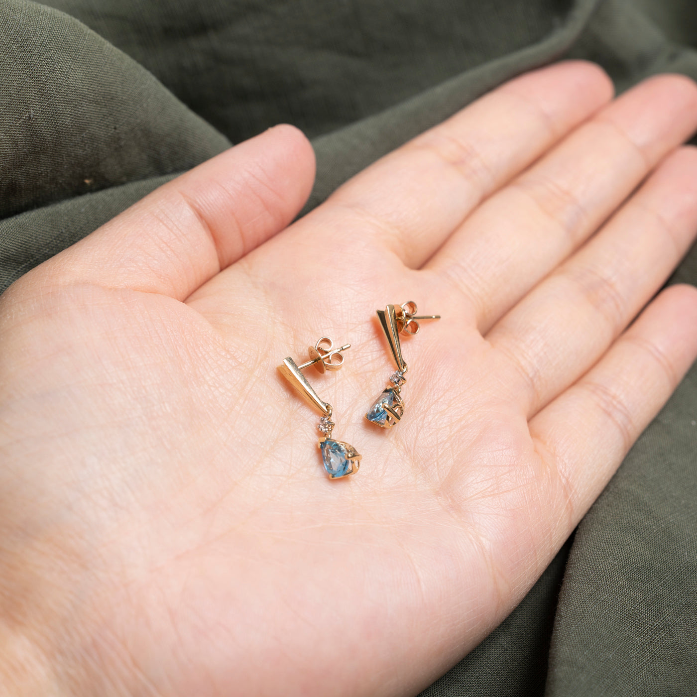 Boucles d'oreilles pendantes en topaze taille poire et diamants | 1,40 ct, 0,02 ct