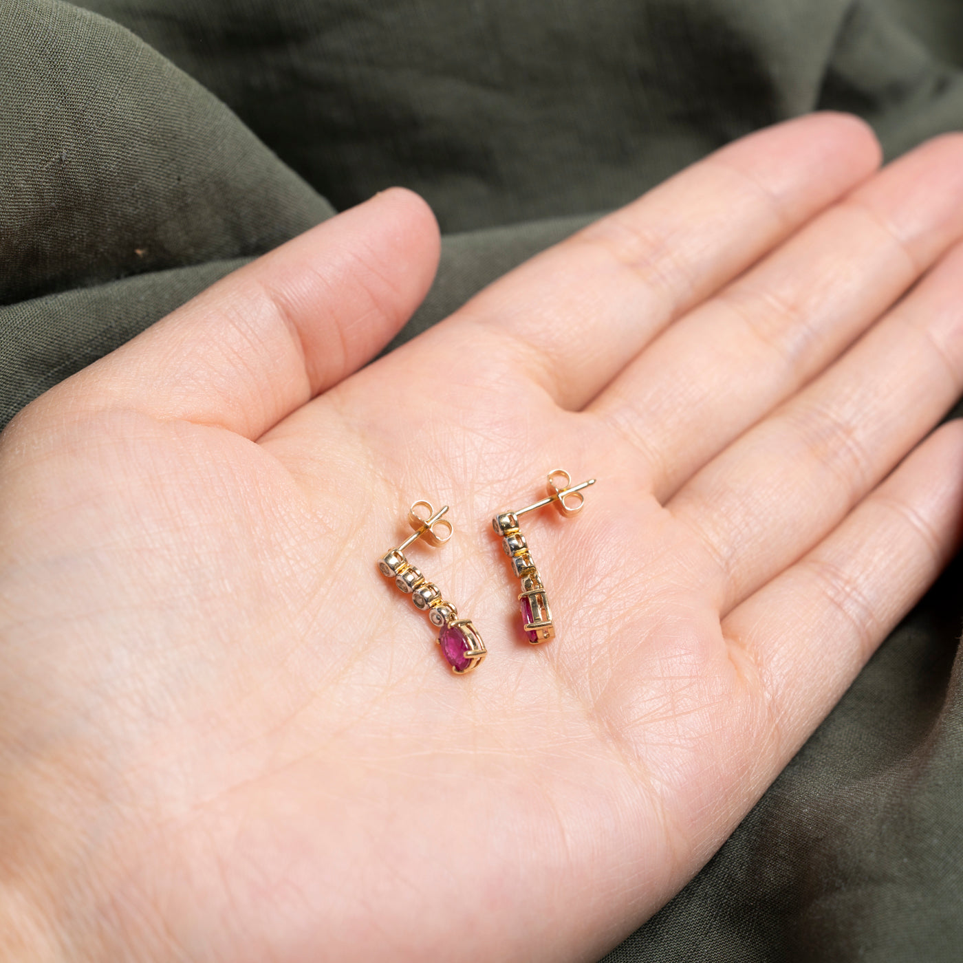 Boucles d'oreilles pendantes rubis et diamants | 0,60 ct, 0,09 ct