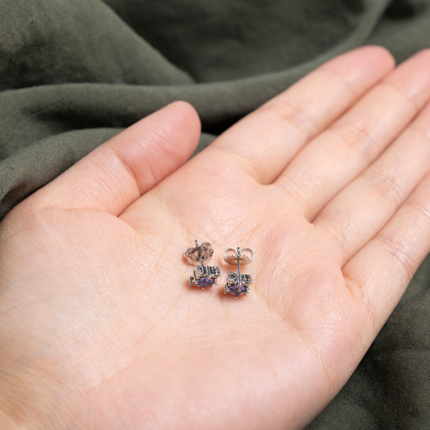 Boucles d'oreilles puces en tanzanite et diamants sertis halo | 0,44 ct, 0,05 ct