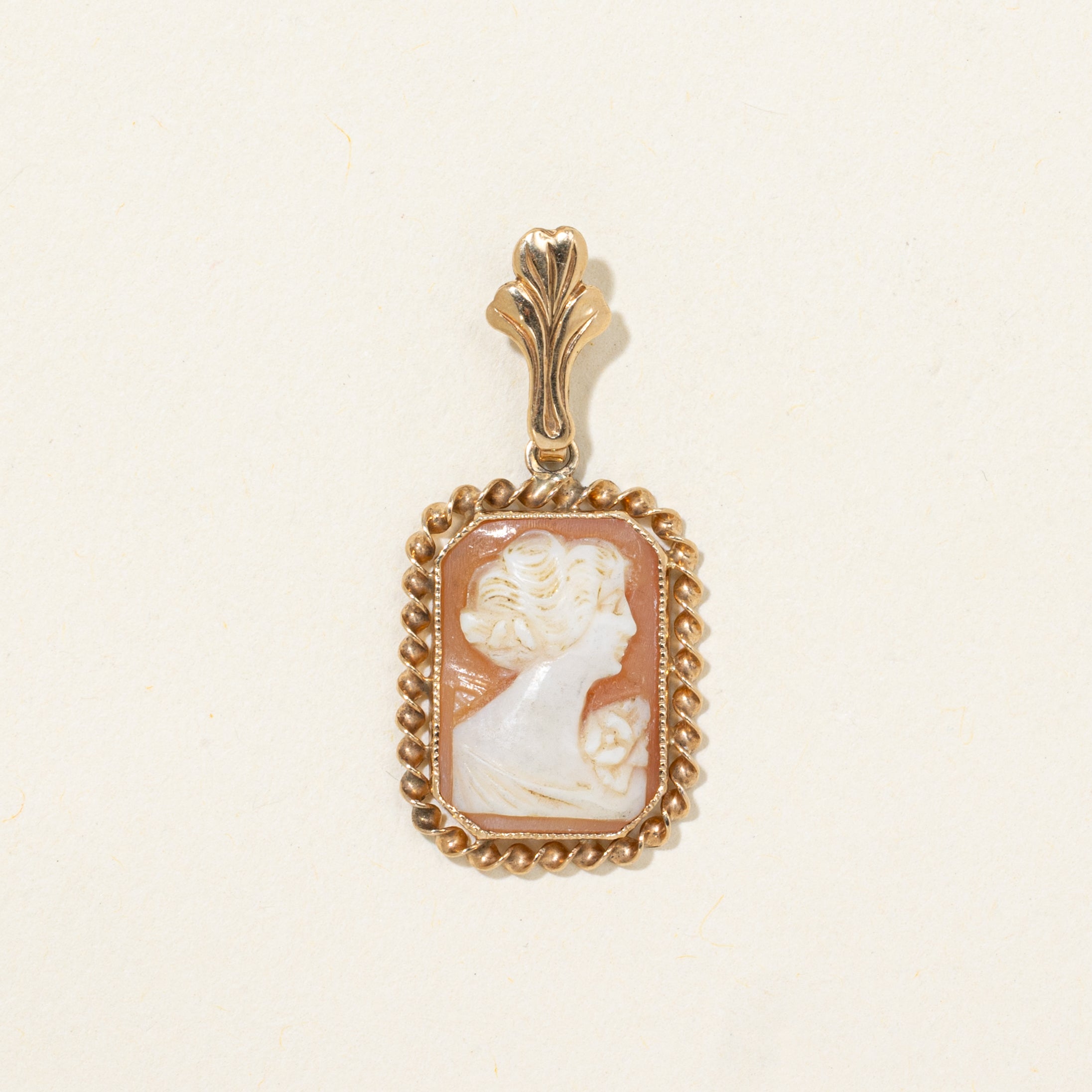 Rectangle Shell Cameo Pendant | 2.20ct