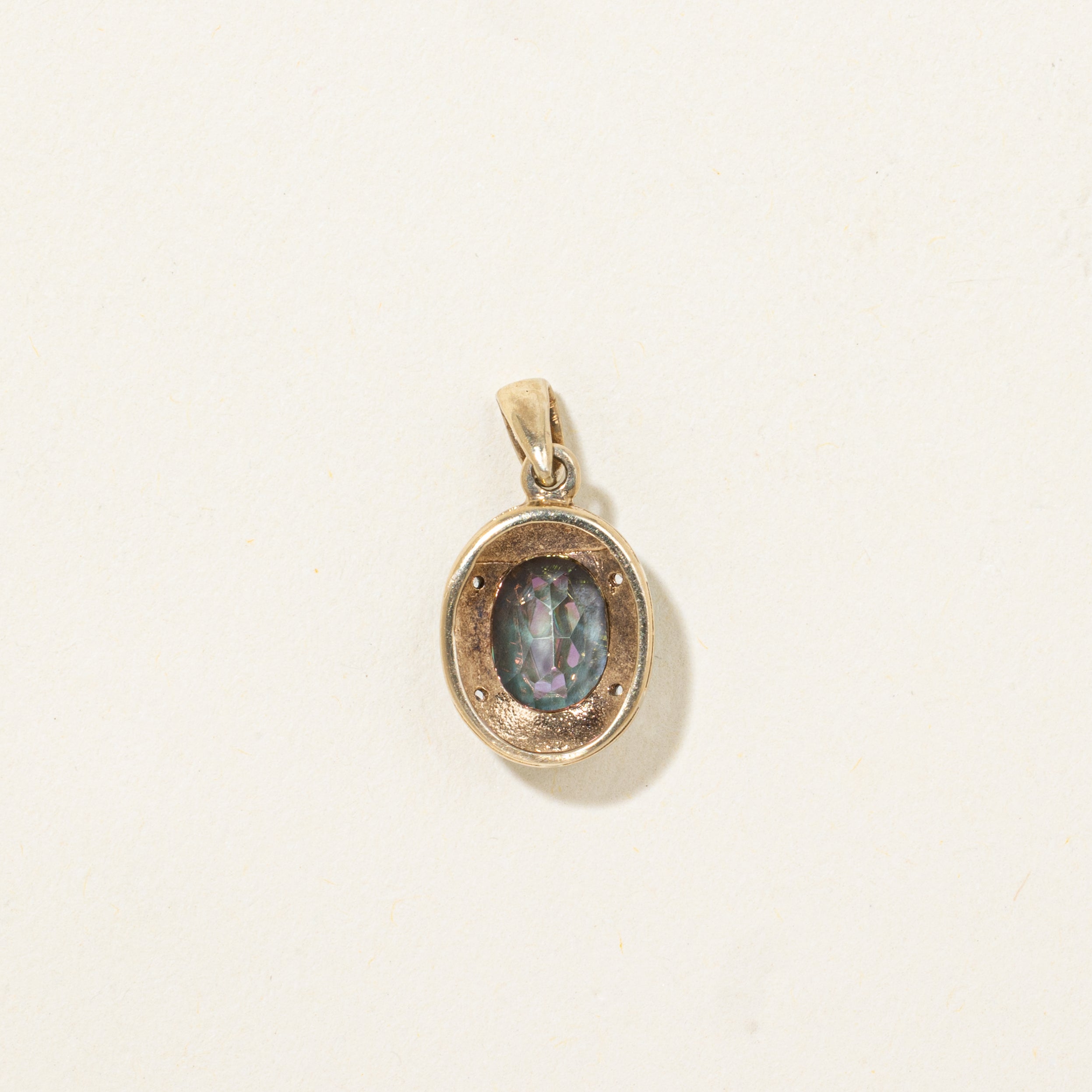 Pendentif ovale en topaze mystique et halo de diamants | 1,47 ct