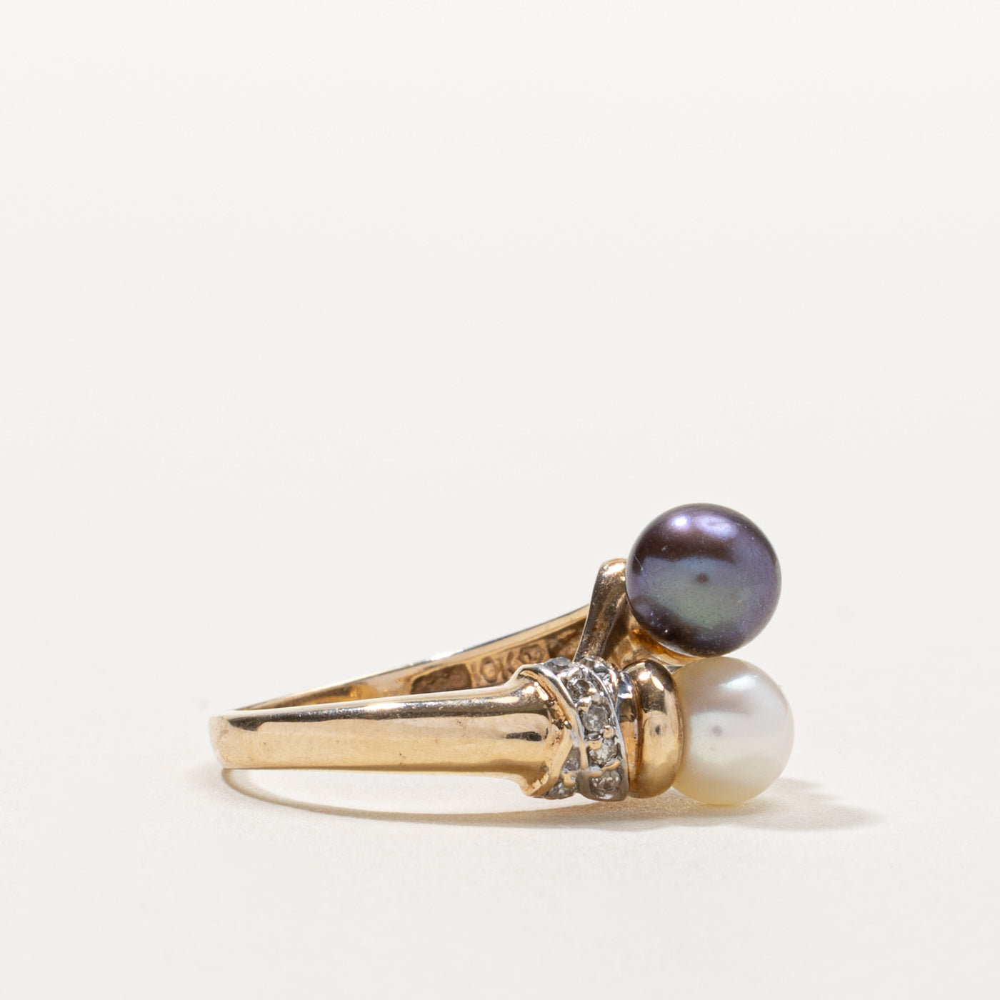 Black & White Pearl & Diamond Ring | 0.10ctw | SZ 6