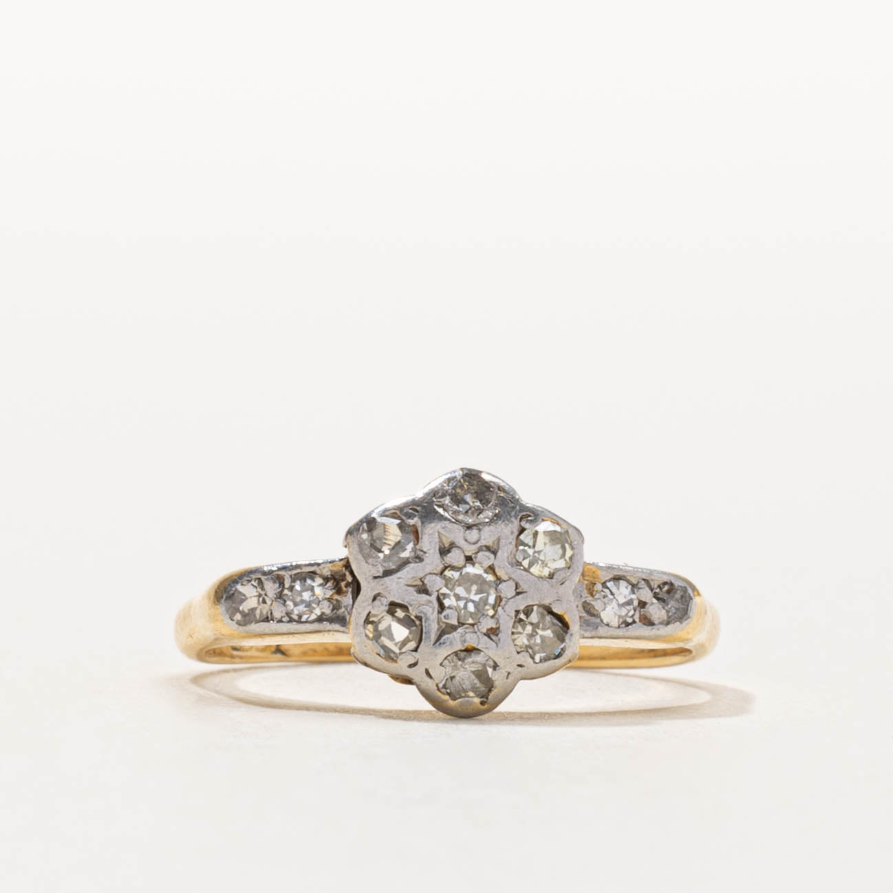 18k Flush Set Diamond Daisy Cluster Ring | SZ 3.25