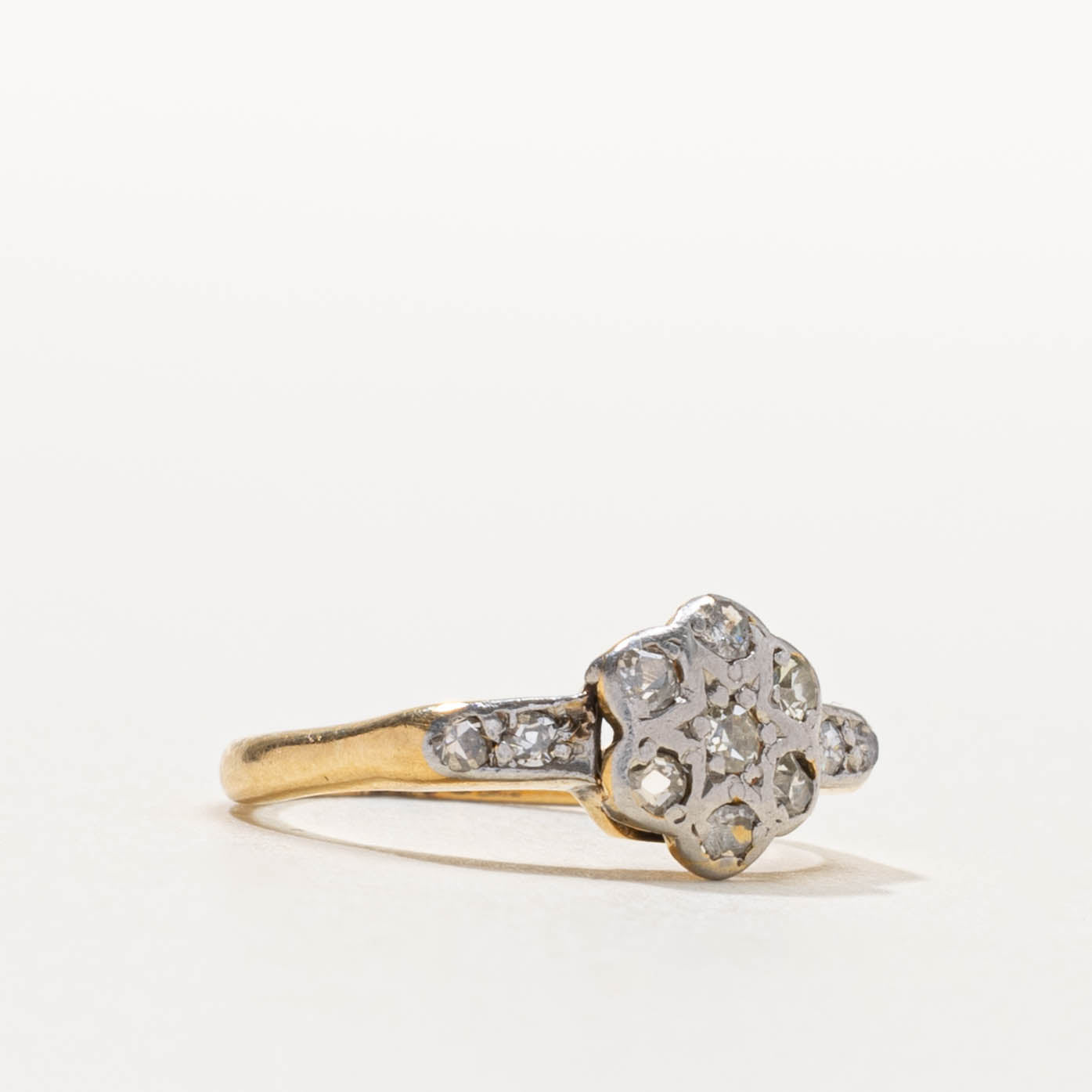 18k Flush Set Diamond Daisy Cluster Ring | SZ 3.25