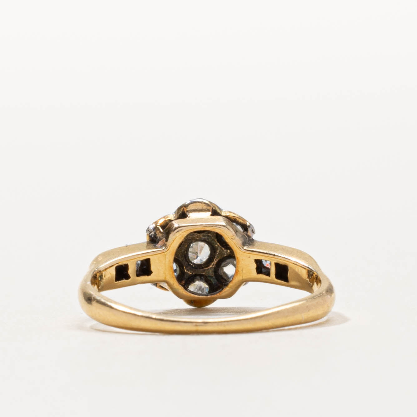 18k Flush Set Diamond Daisy Cluster Ring | SZ 3.25