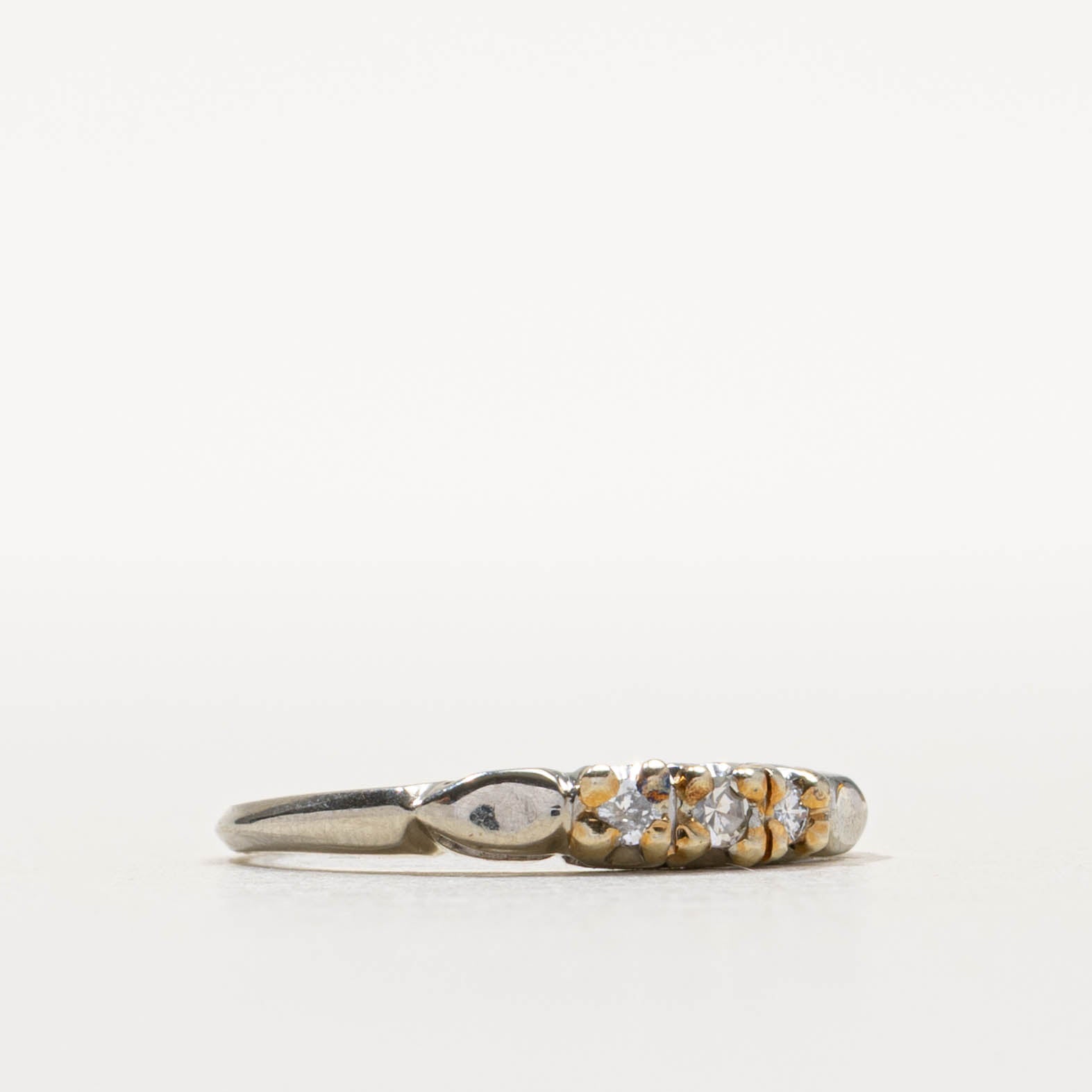 18k Three Stone Diamond Petinaed Ring | SZ 6.25
