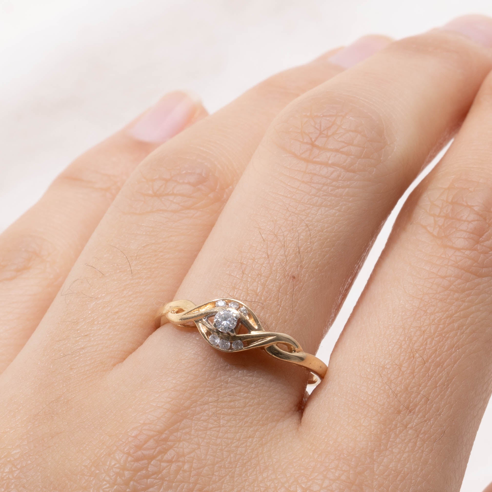 14k Diamond Twisted Ring | SZ 9.25