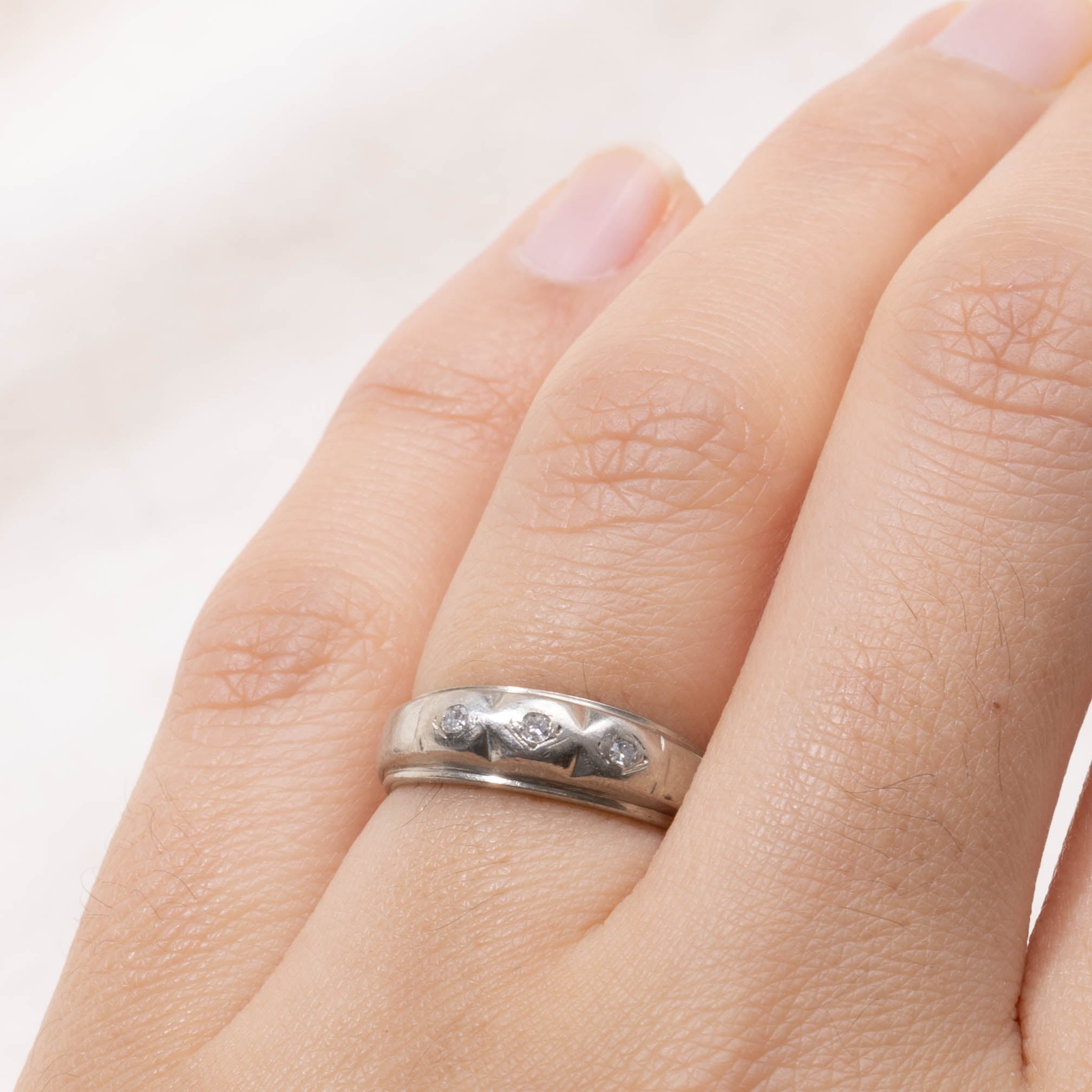 10k Three Stone Diamond Grooved Dome | SZ 5