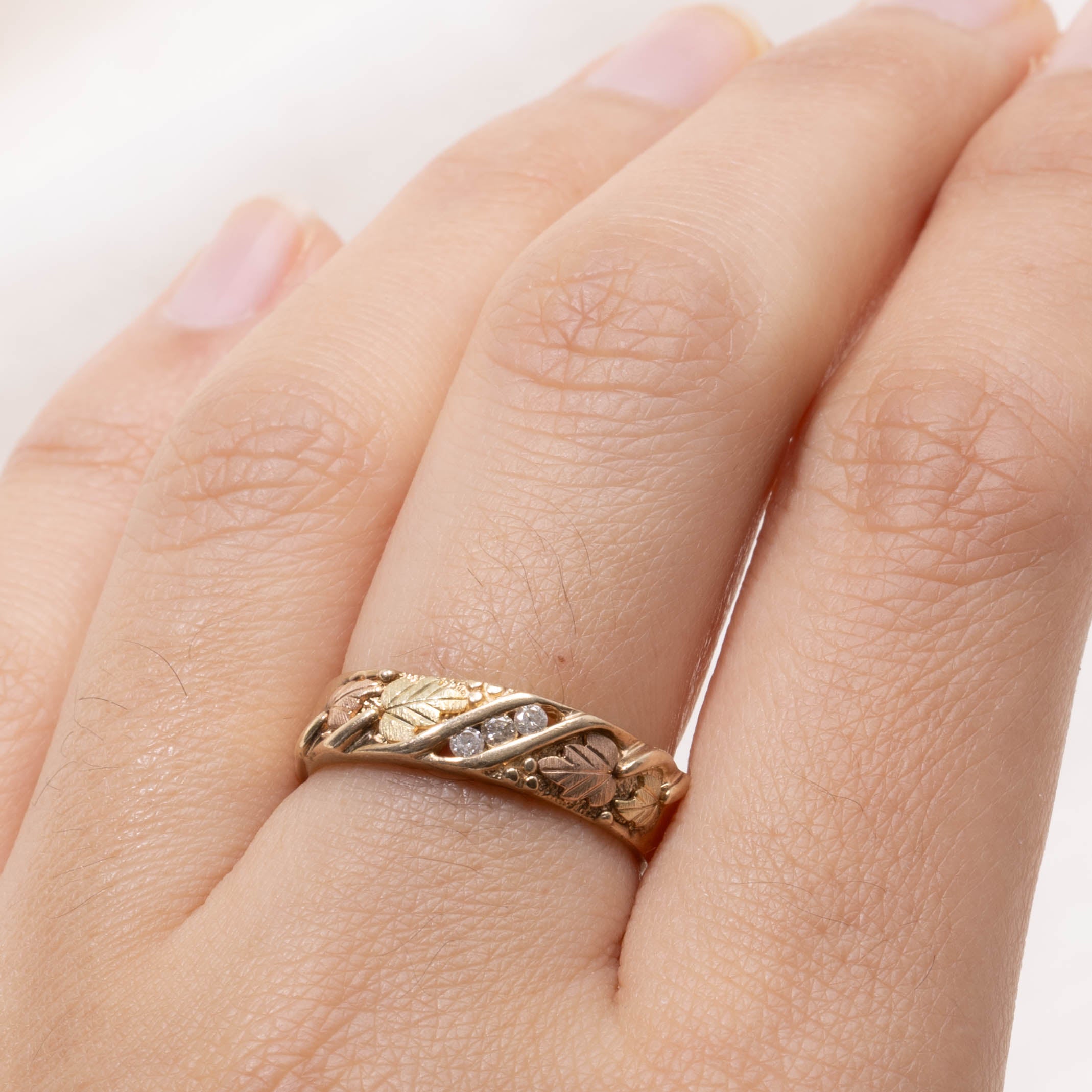 10k Floral Leaf Diamond Band | 5.15mm | SZ 6.75