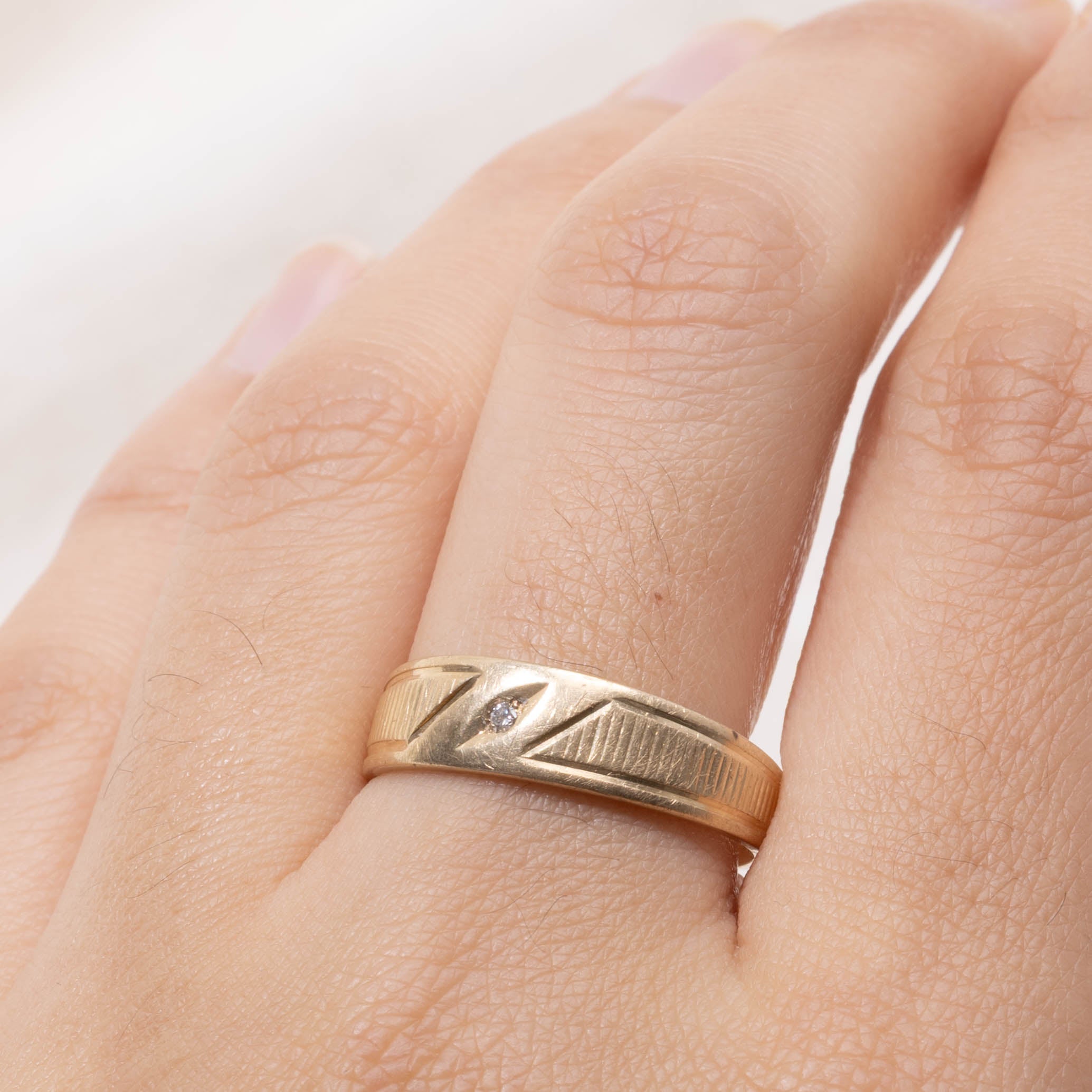 10k Single Stone Diamond Fluted Ring | SZ 9.25