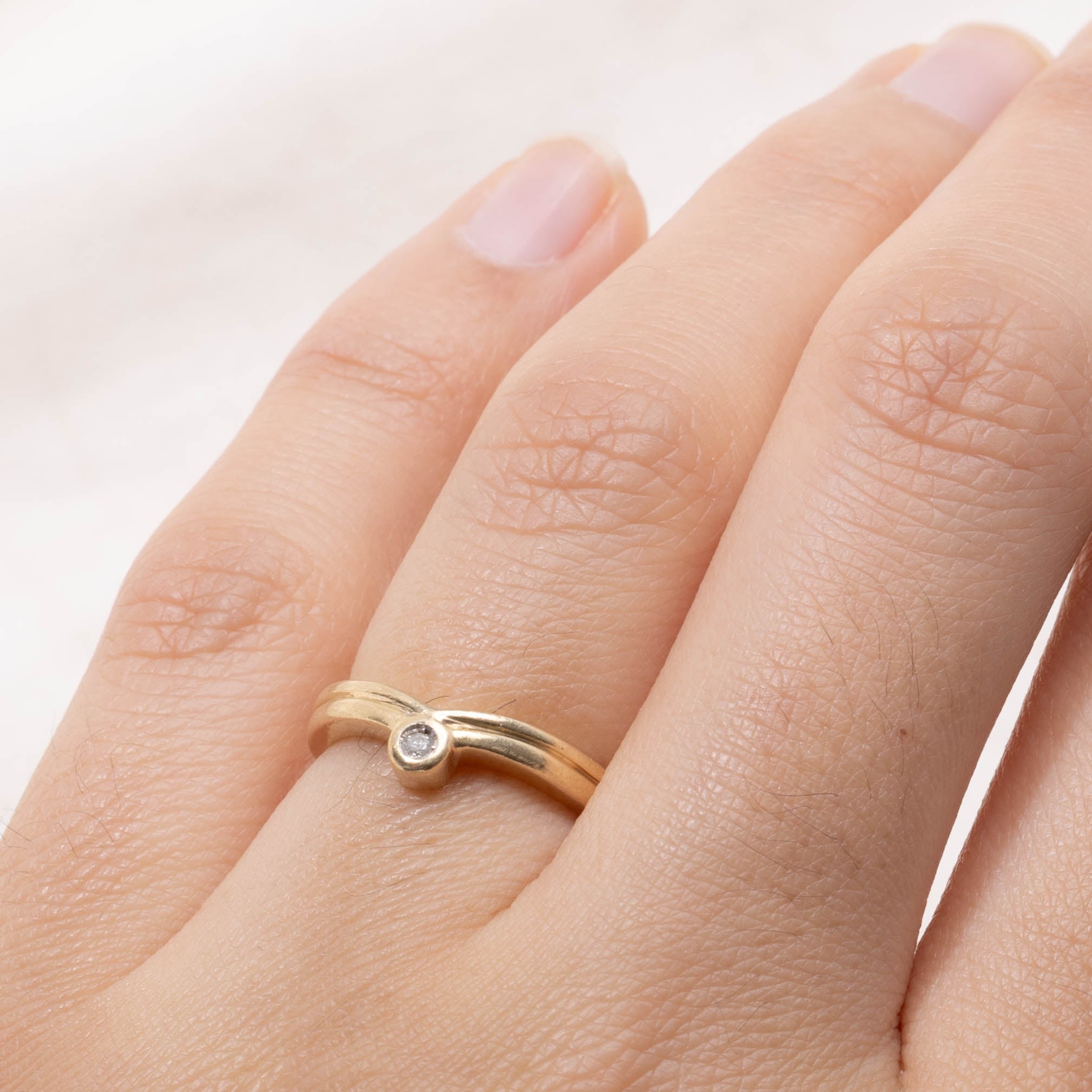 10k Bezel Set Diamond Chevron Ring | SZ 4.5