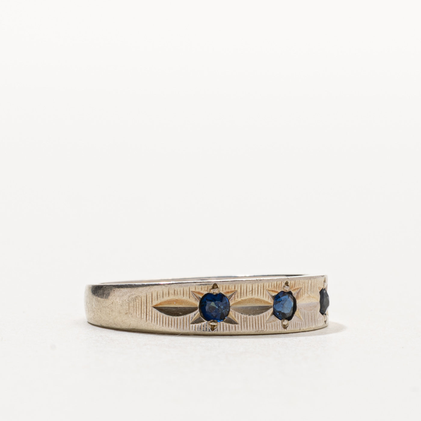 14k Star Set Three Stone Sapphire Textured Band | 0.21ctw | SZ 6.75
