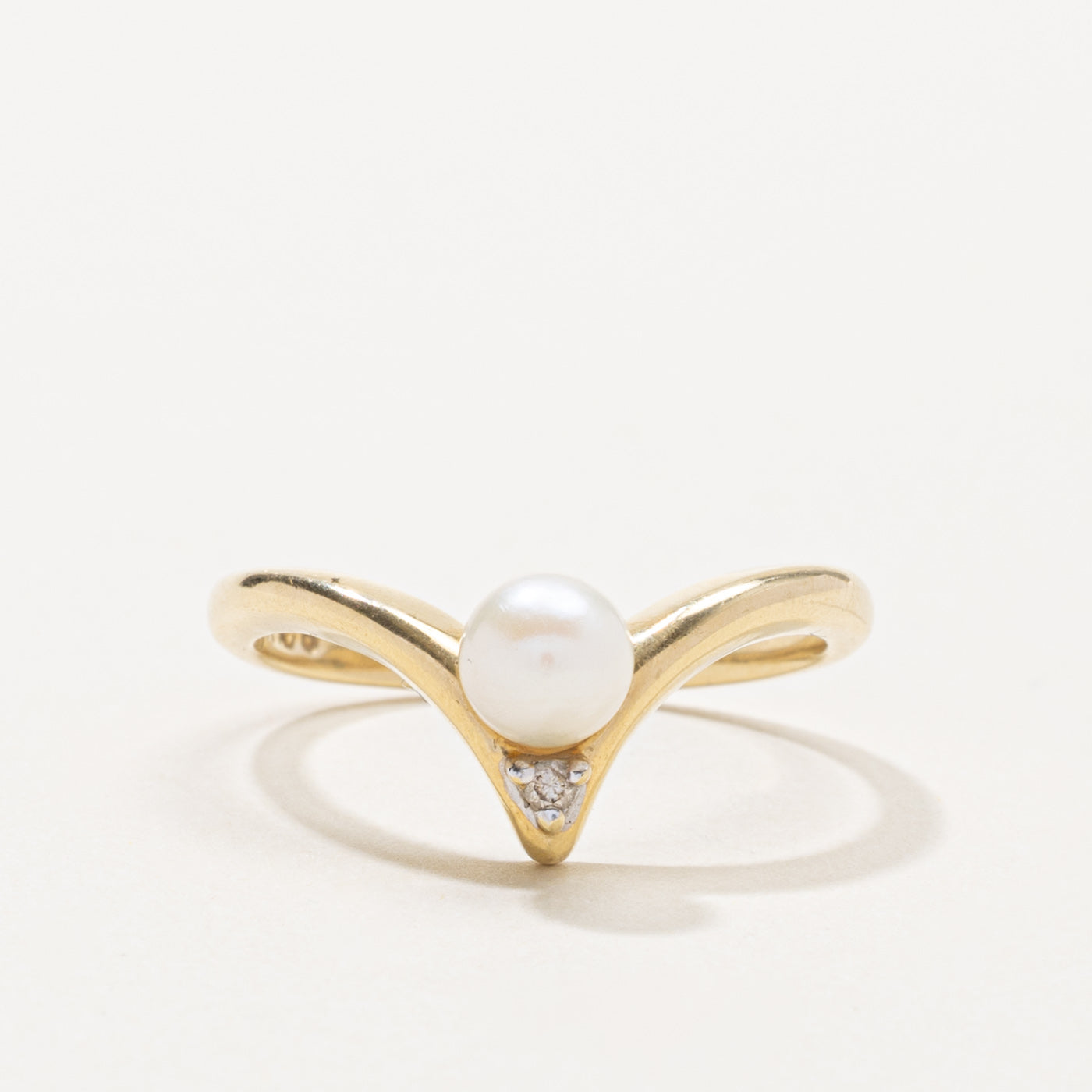 14k Pearl & Diamond Chevron Ring | 0.01ctw | SZ 8.75