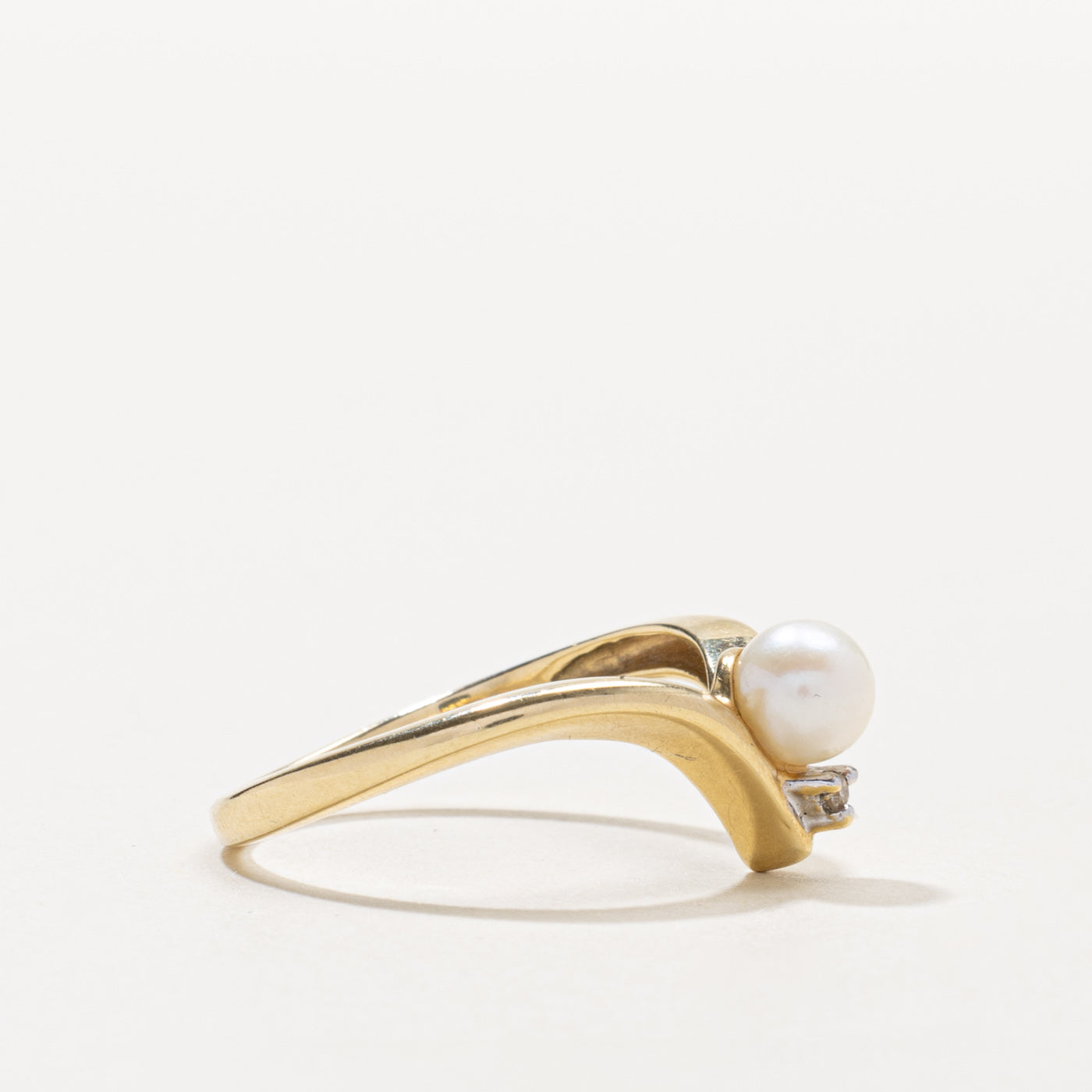 14k Pearl & Diamond Chevron Ring | 0.01ctw | SZ 8.75
