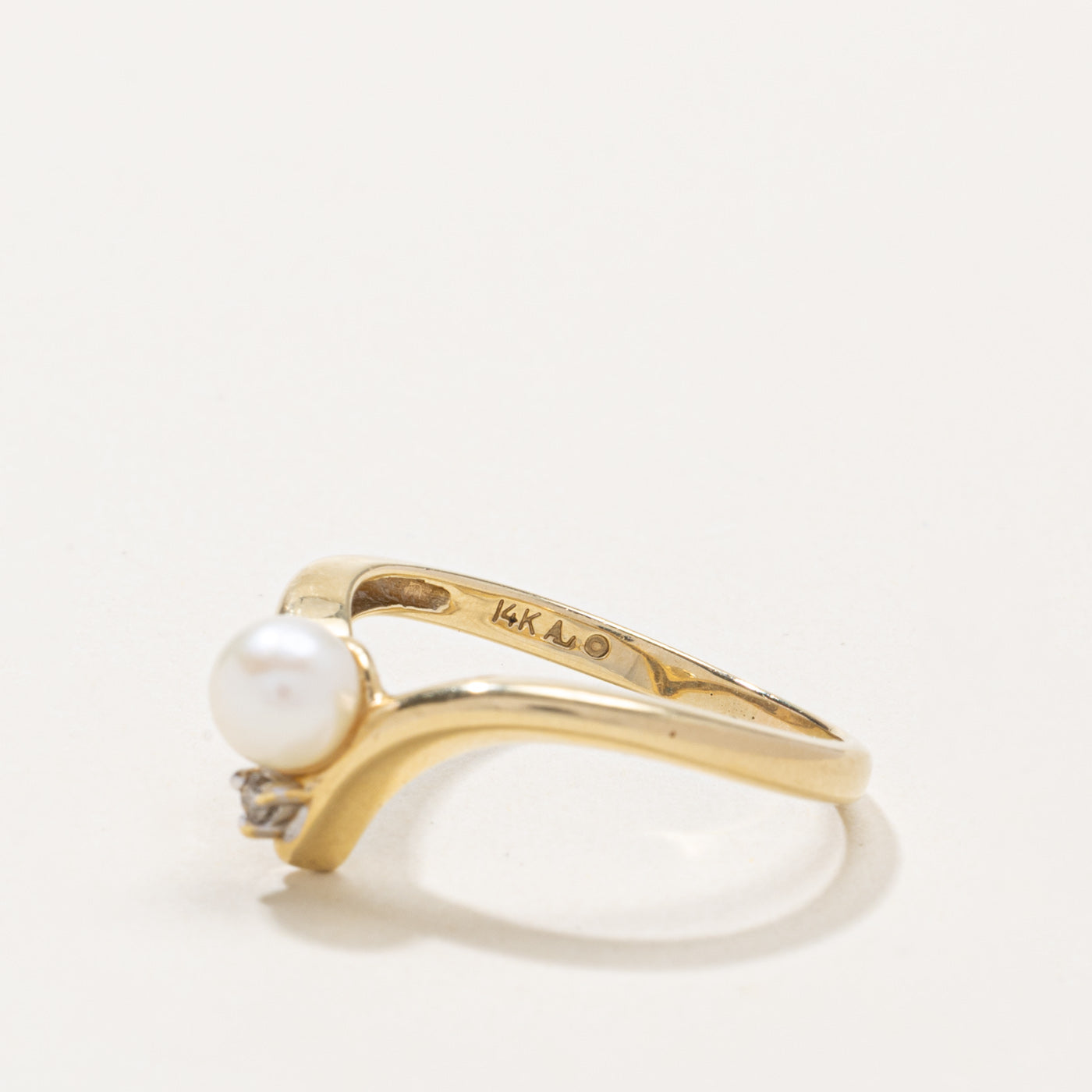 14k Pearl & Diamond Chevron Ring | 0.01ctw | SZ 8.75
