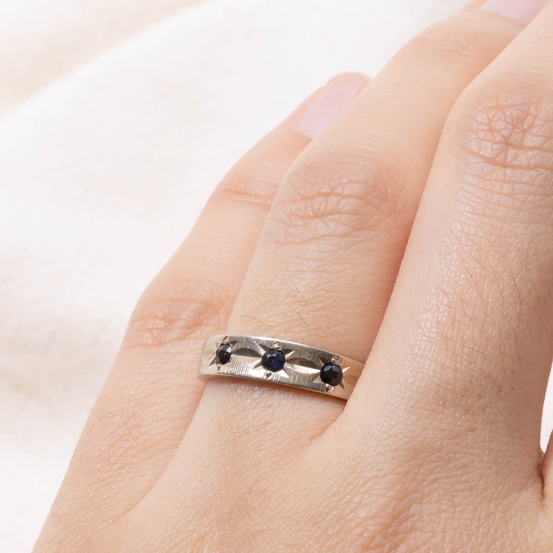 14k Star Set Three Stone Sapphire Textured Band | 0.21ctw | SZ 6.75