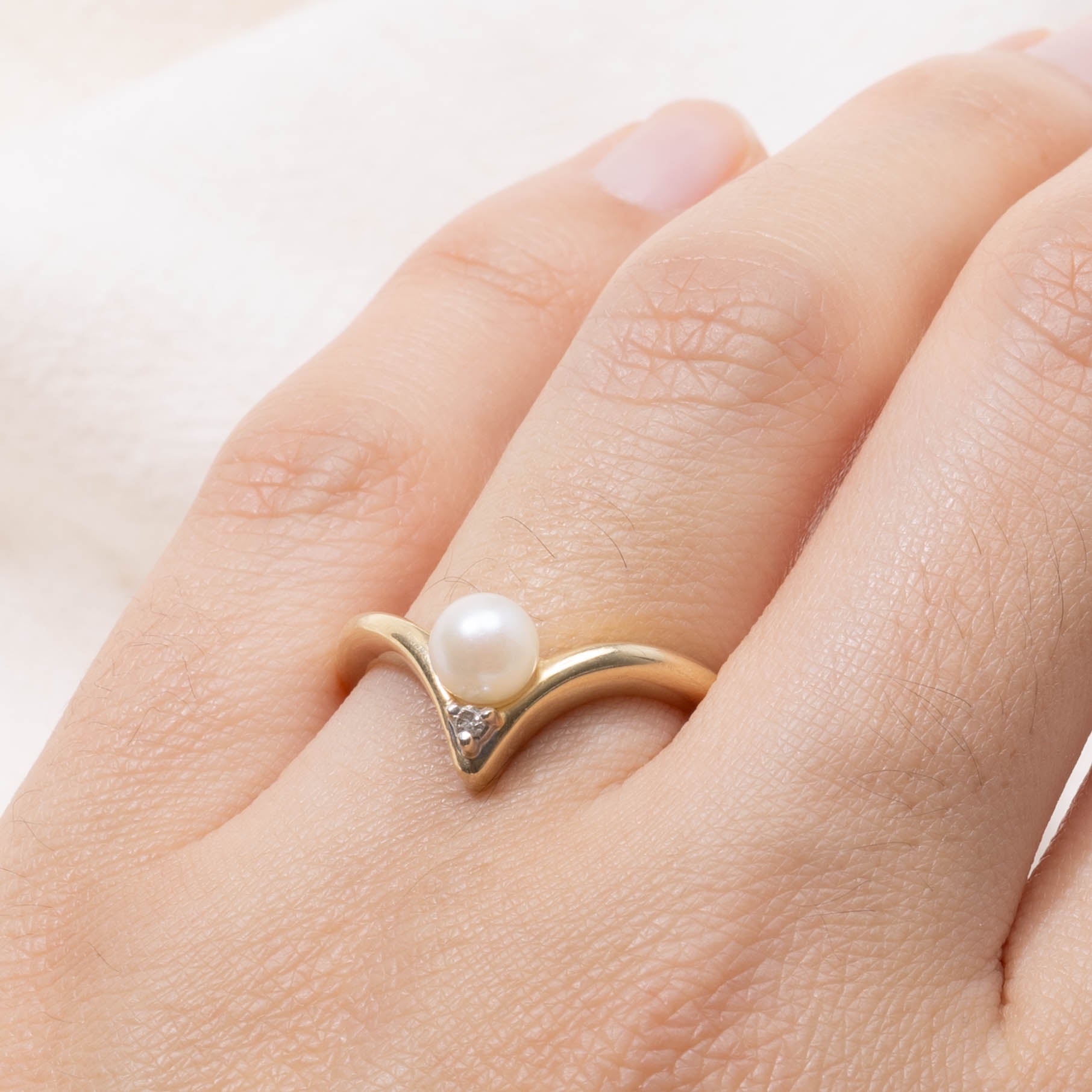 14k Pearl & Diamond Chevron Ring | 0.01ctw | SZ 8.75