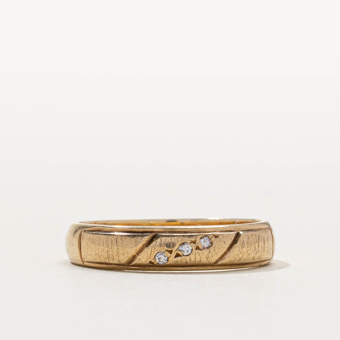 14k Diagonal Diamond Textured Band | 4.30mm | SZ 7.75