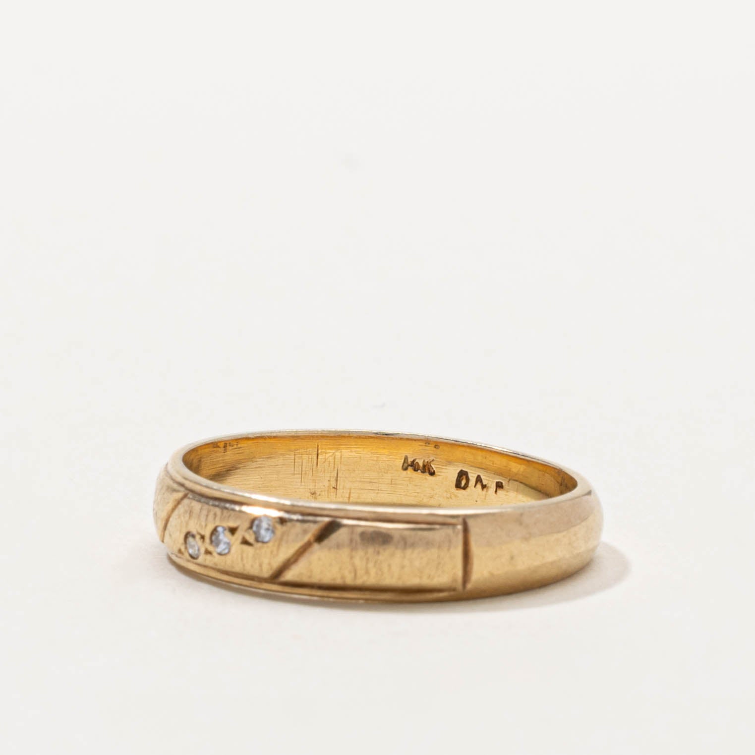 14k Diagonal Diamond Textured Band | 4.30mm | SZ 7.75