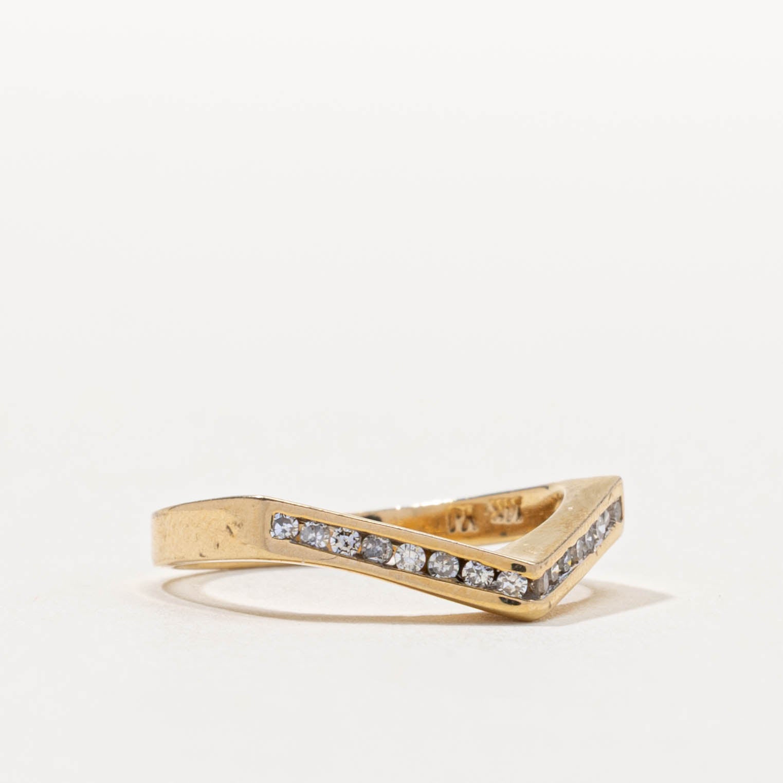 14k Channel Set Diamond Chevron Ring | SZ 6