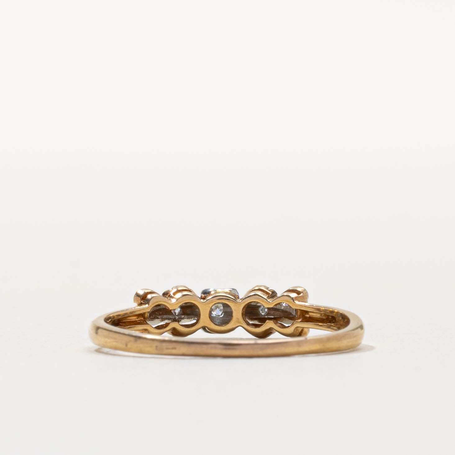 14k Three Stone Diamond Heart Ring | SZ 7.75