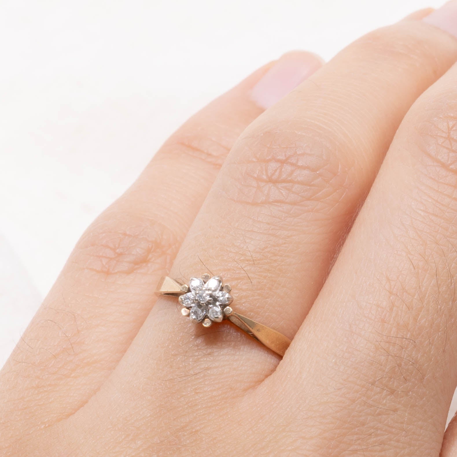 10k Diamond Daisy Cluster Reverse Tapered Ring | SZ 6.25