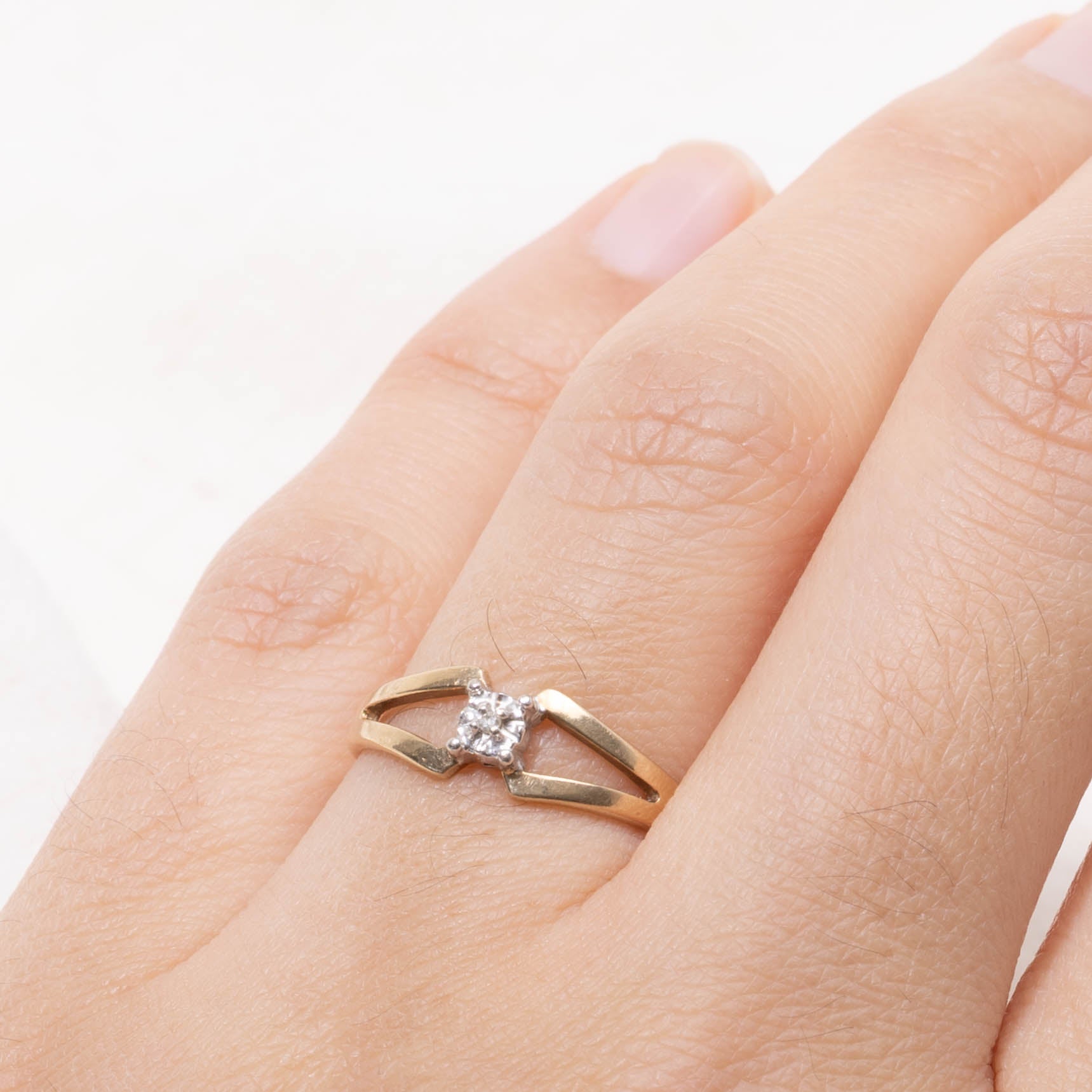 10k Illusion Set Diamond Split Shank Ring | SZ 6.75