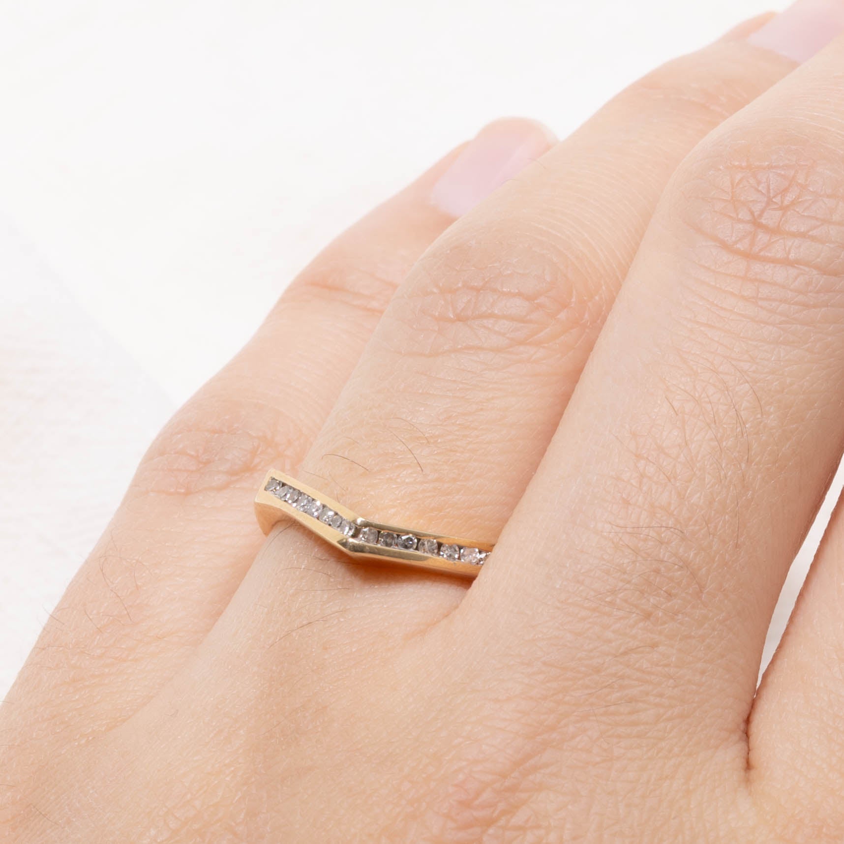 14k Channel Set Diamond Chevron Ring | SZ 6