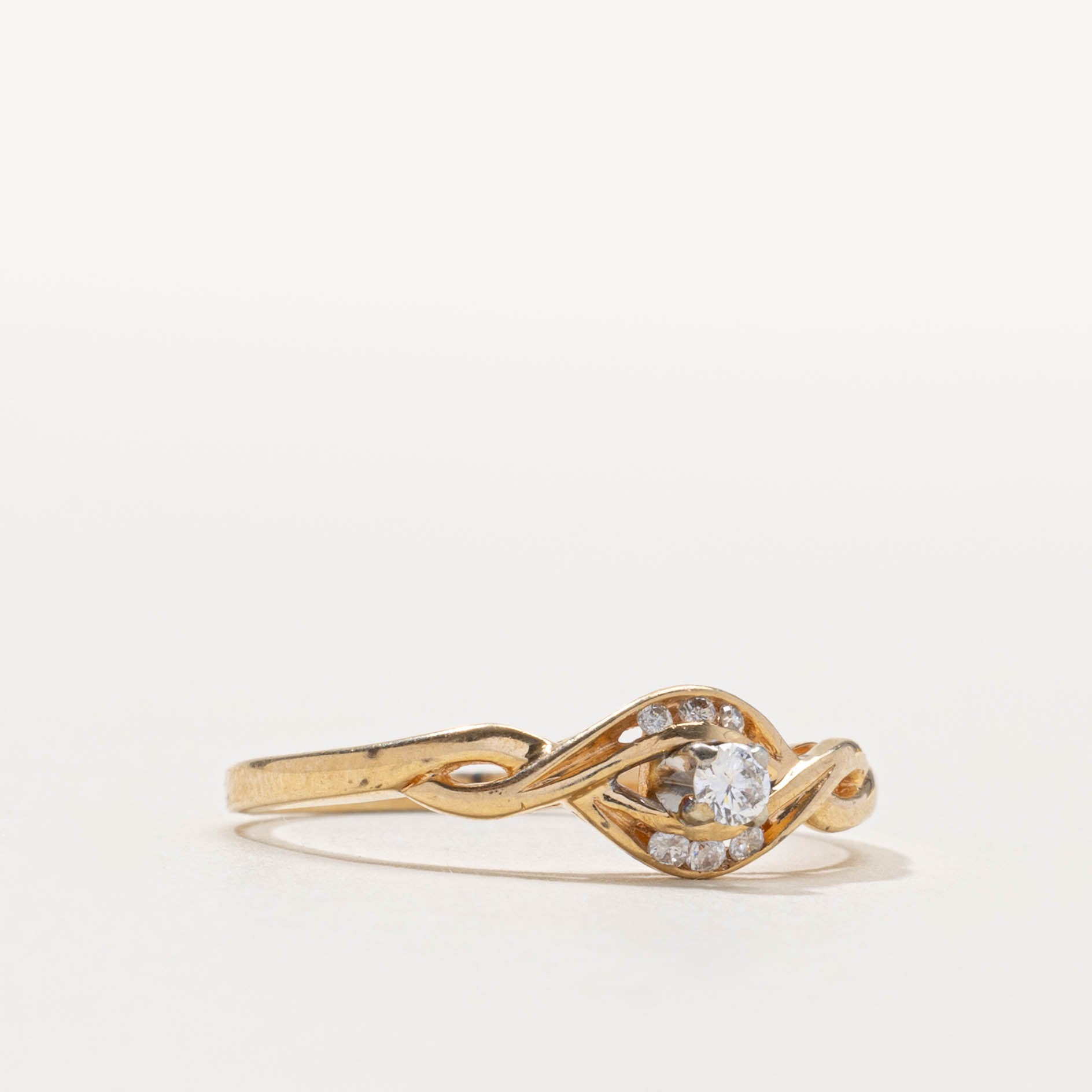 14k Diamond Twisted Ring | SZ 9.25