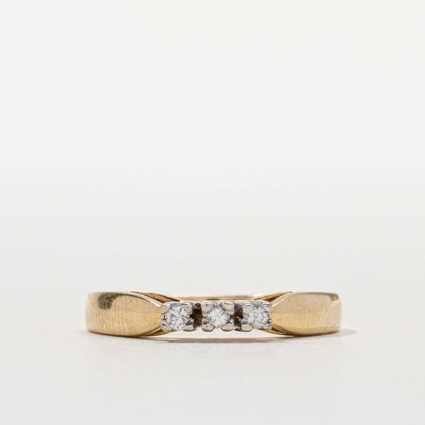 14k Three Stone Diamond Reverse Tapered Ring | SZ 5.5