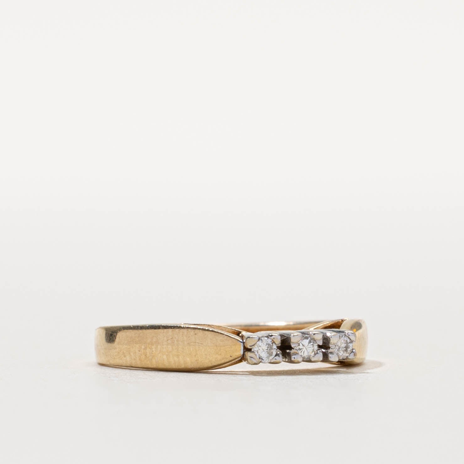 14k Three Stone Diamond Reverse Tapered Ring | SZ 5.5