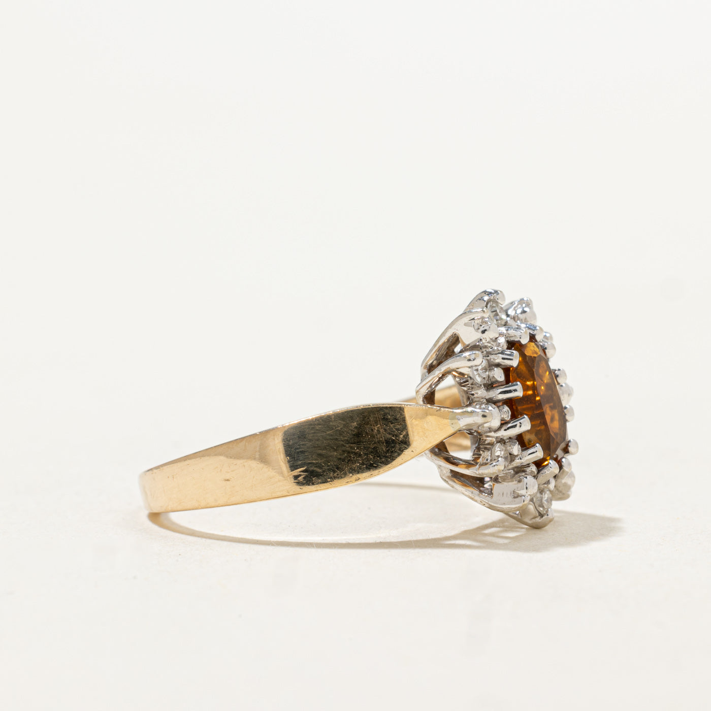 Bague pétale en citrine et diamants | 0,60 ct, 0,06 ct au total | Taille 7,0
