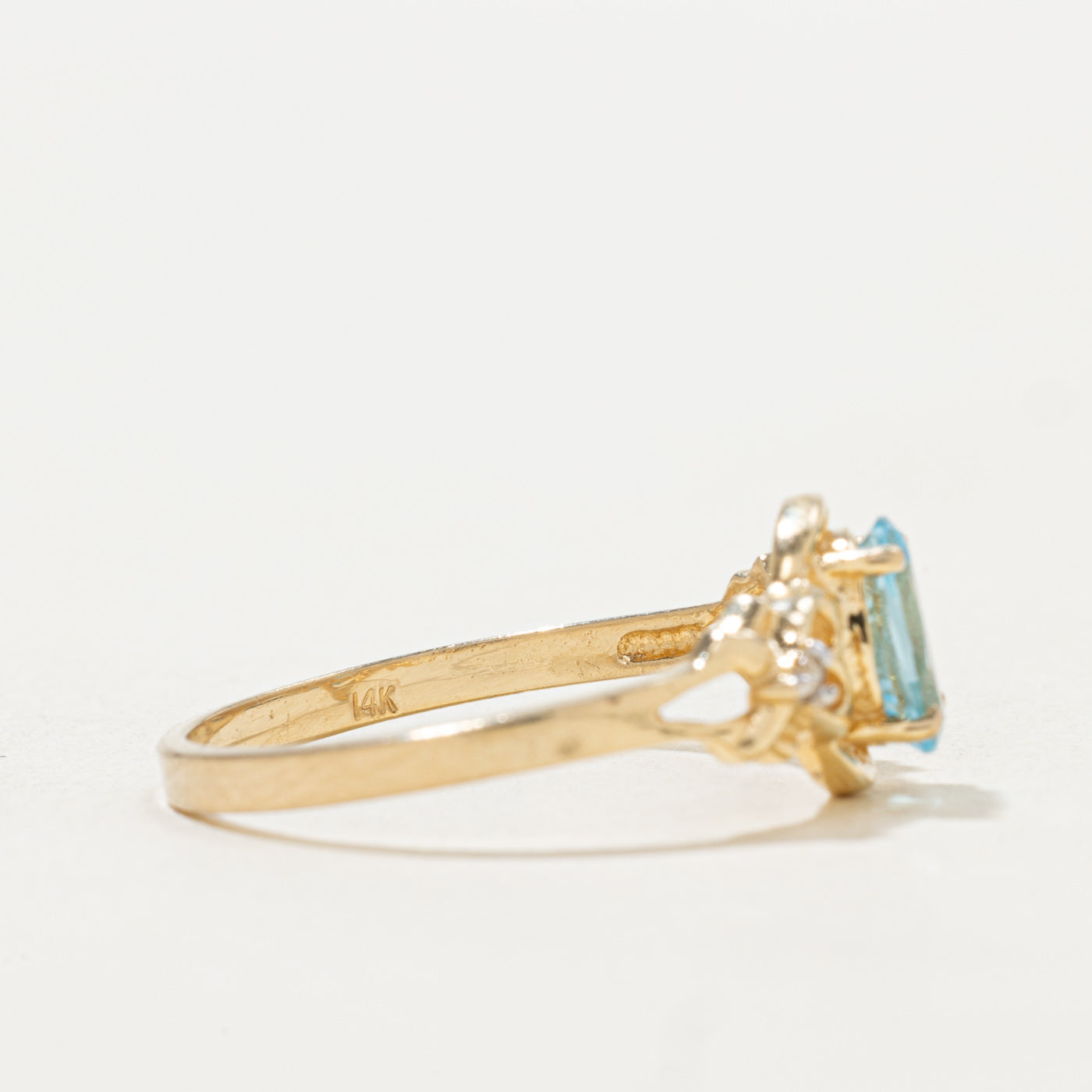 Bague ajourée en topaze bleue et diamants | Taille 8.0