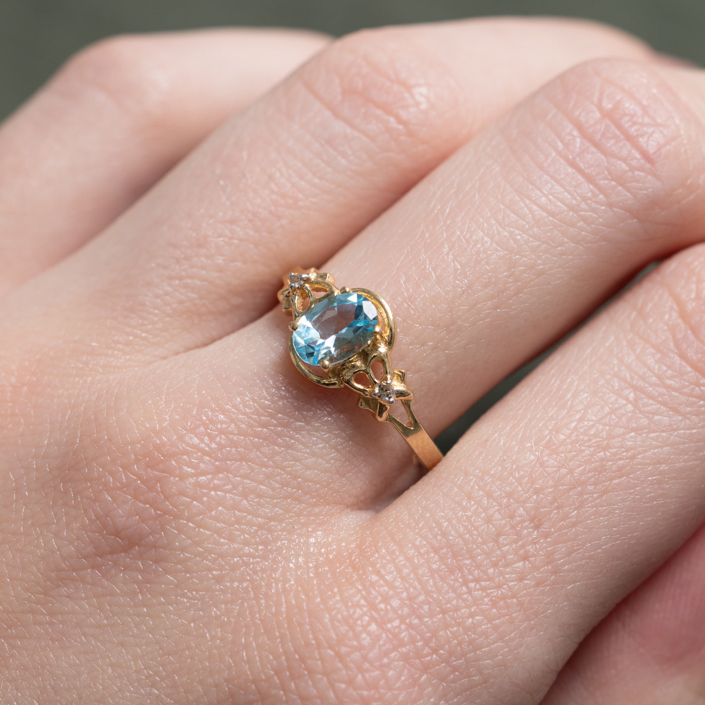 Bague ajourée en topaze bleue et diamants | Taille 8.0