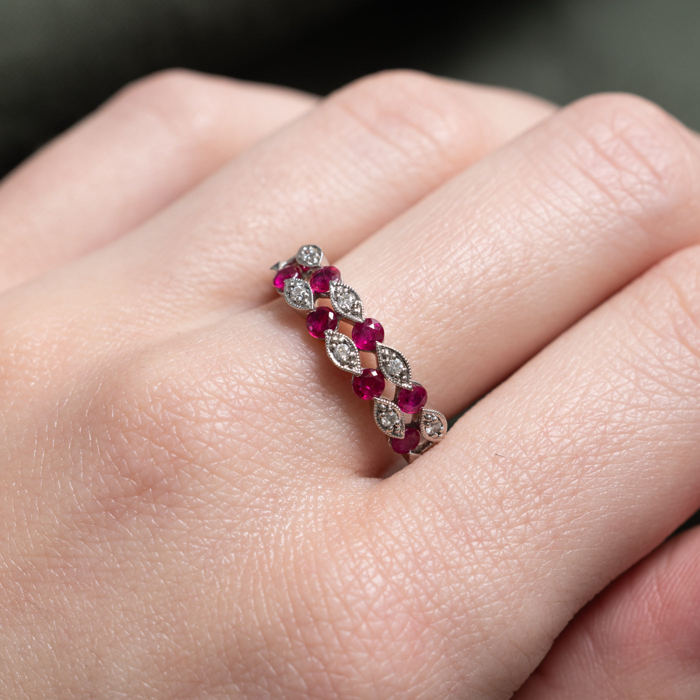 Bague double rangée de rubis et diamants | 0,21 ct, 0,04 ct | Taille 8
