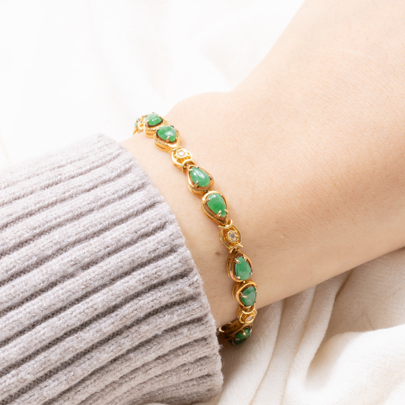 18k Jadeite & Diamond Bracelet | 6.40ctw, 0.08ctw